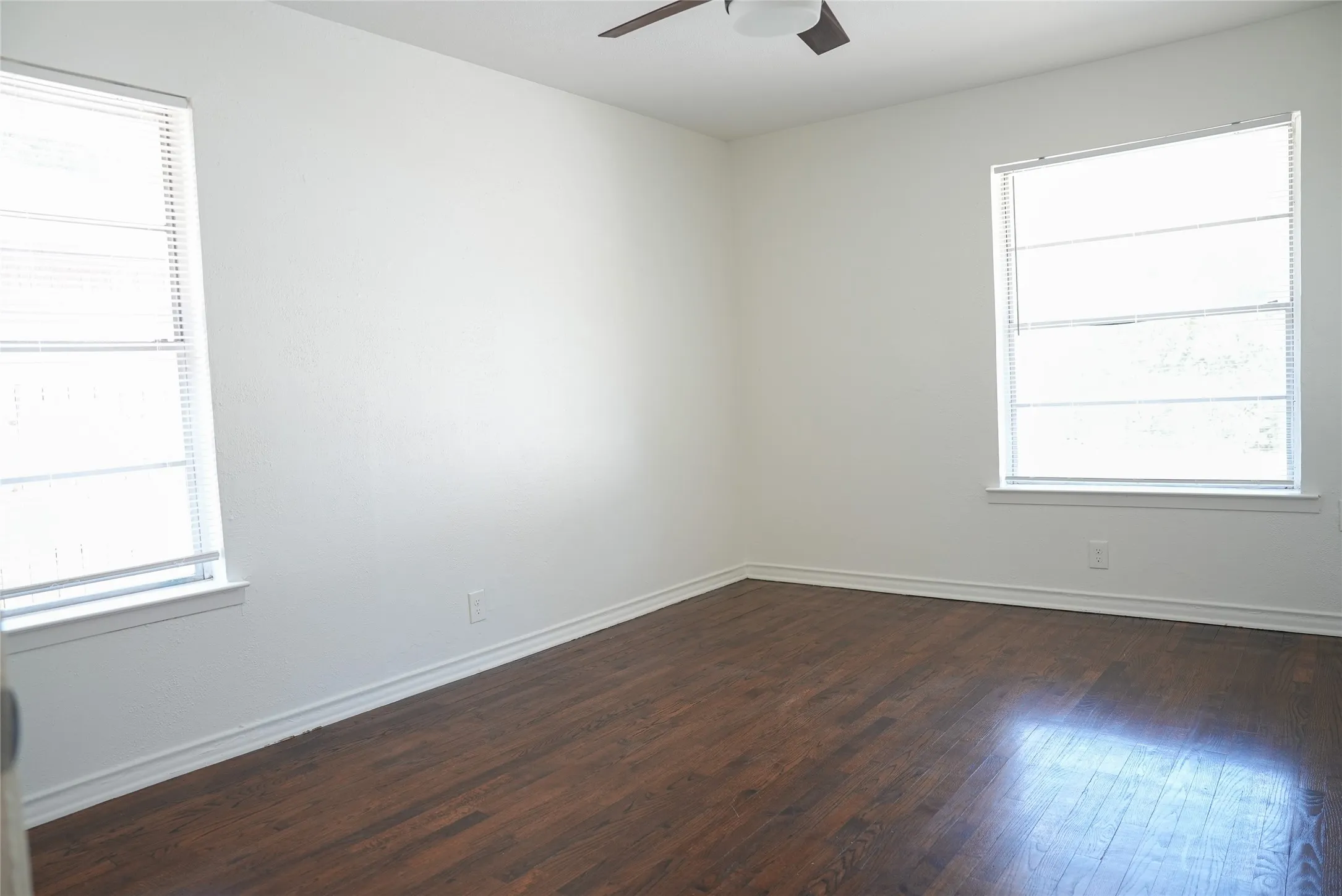 Duplex For Rent in Dallas County , 6565 Ascot Lane, Dallas, Texas 75214, 2 Bedroom, 1 Bathroom, 2 Garage spaces, 889 Sqft, built in 1961, mls#21371421, Real Estate Agent in Dallas, Homes For Rent in Dallas county, Homes For Rent in Dallas, Realtor in Dallas Texas, Real Estate Brokerage Independent Realty Texas, Luminita Cordes Realtor
