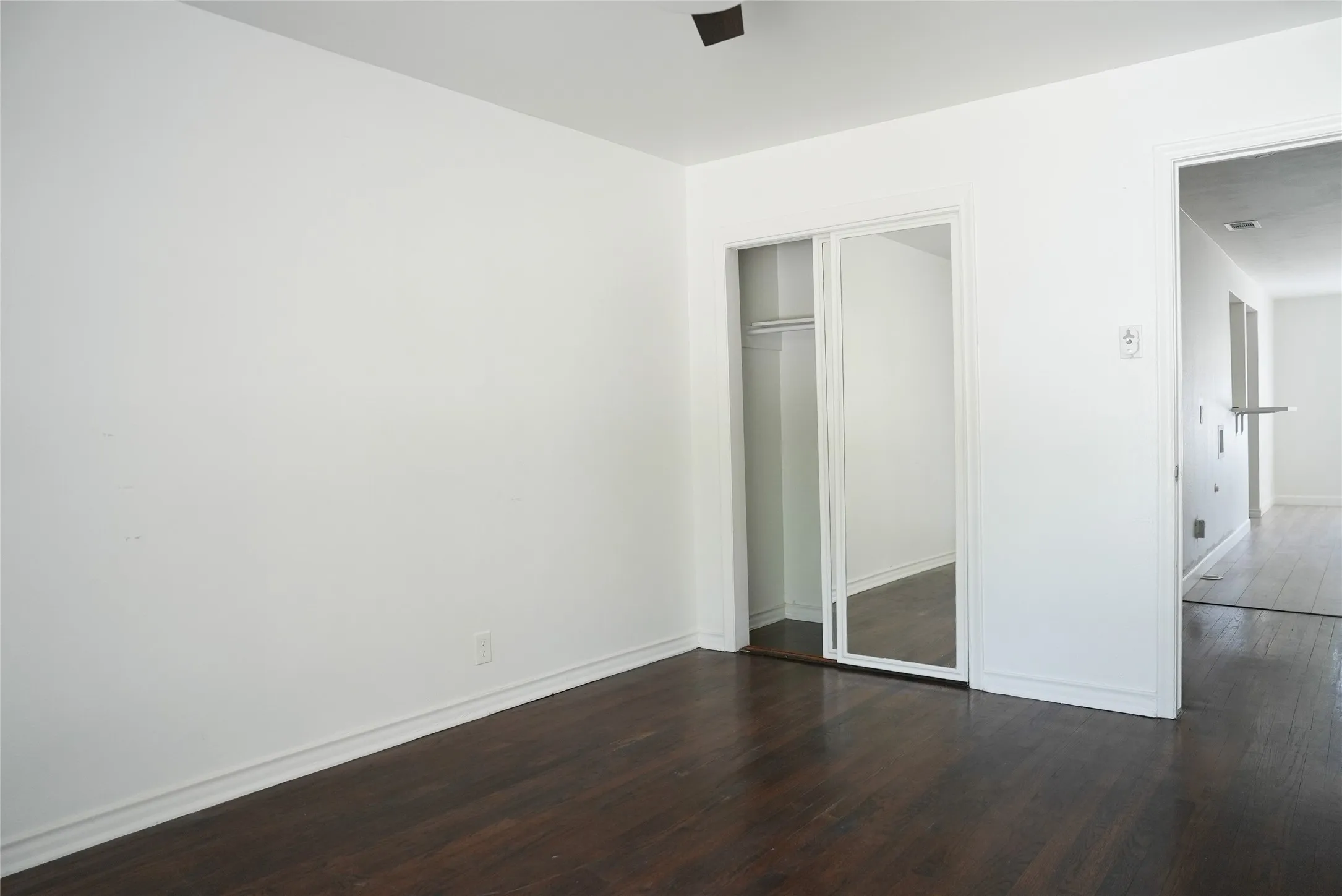 Duplex For Rent in Dallas County , 6565 Ascot Lane, Dallas, Texas 75214, 2 Bedroom, 1 Bathroom, 2 Garage spaces, 889 Sqft, built in 1961, mls#21371421, Real Estate Agent in Dallas, Homes For Rent in Dallas county, Homes For Rent in Dallas, Realtor in Dallas Texas, Real Estate Brokerage Independent Realty Texas, Luminita Cordes Realtor