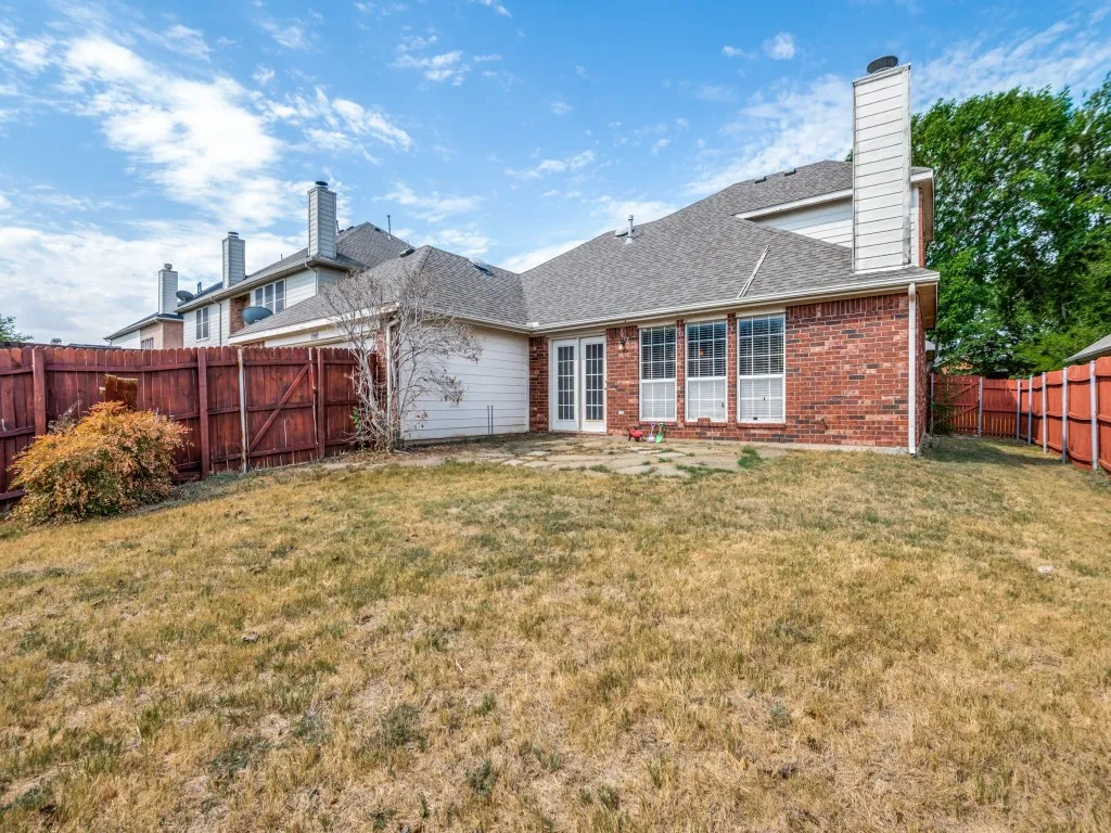 Easy to maintain backyard for you to kick back and entertain!