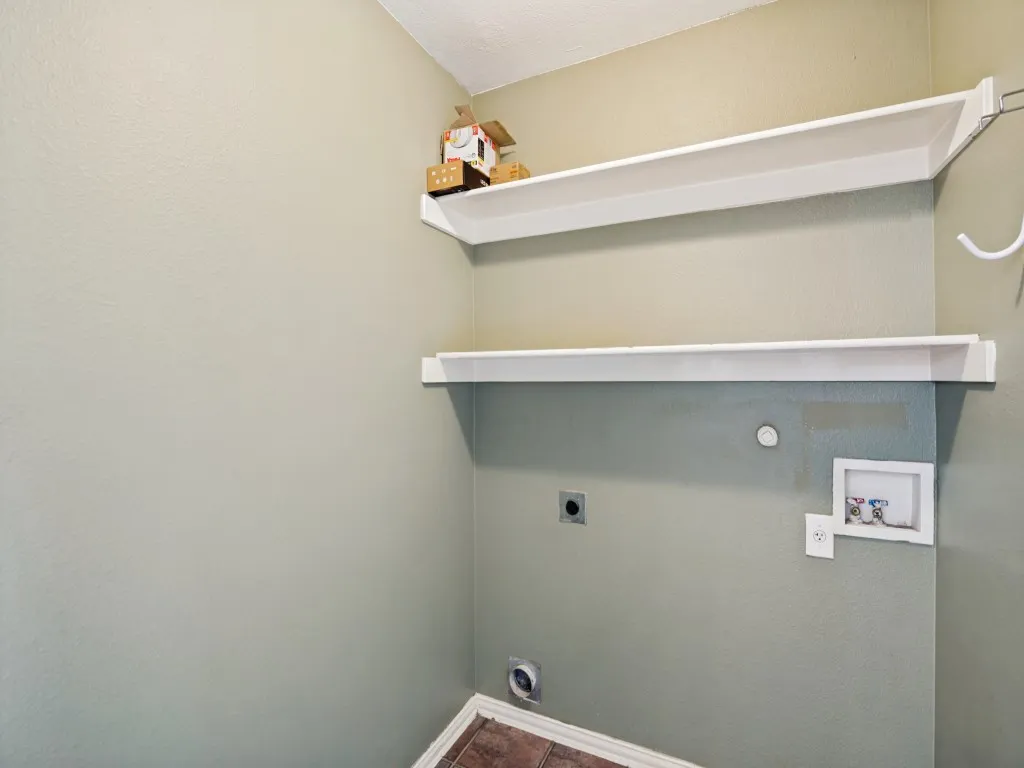 Laundry room with electric W/D hookup