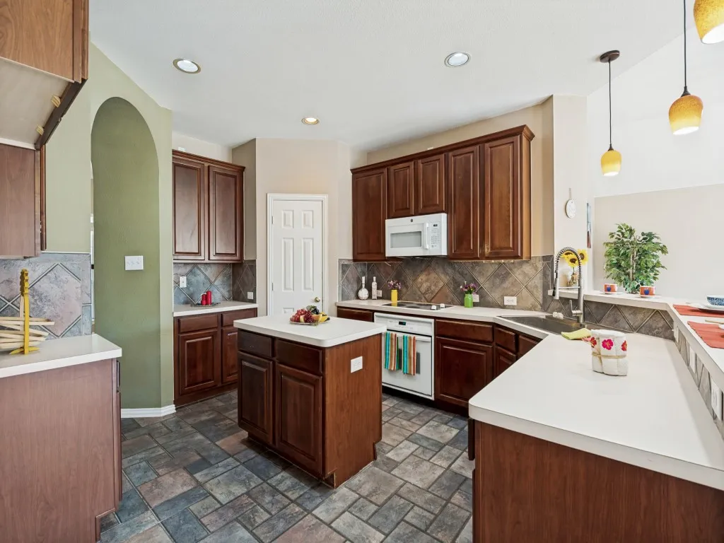 Kitchen with lots of cabinet and counter spaces