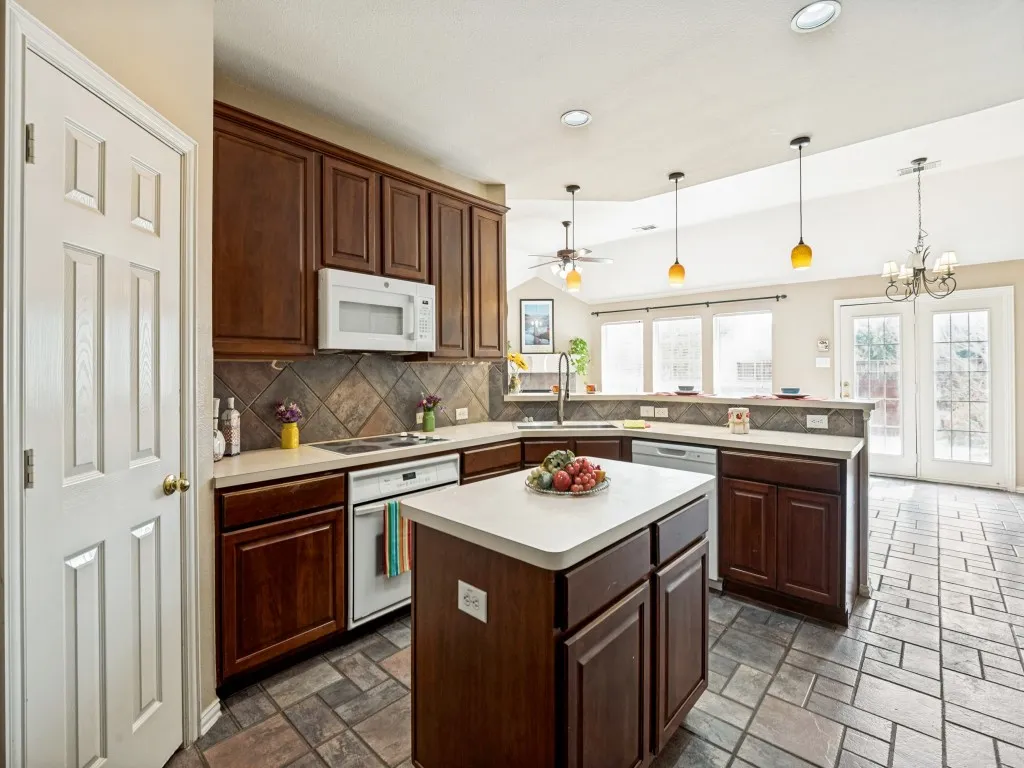 Kitchen connected to breakfast area