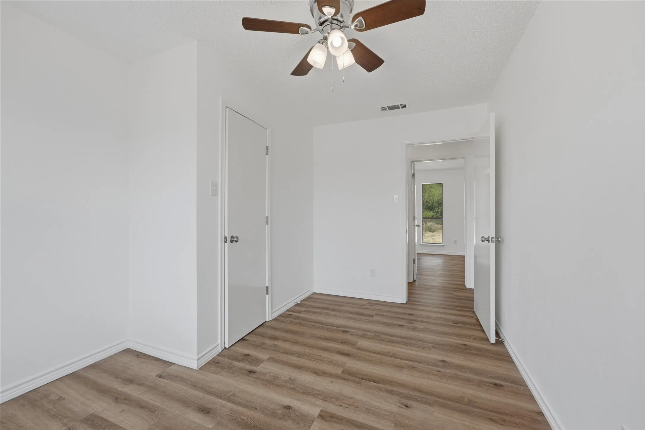 Single Family Residence For Rent in Ellis County , 124 Prairie Creek Road, Red Oak, Texas 75154, 3 Bedroom, 2 Bathroom, 2 Garage spaces, 1,321 Sqft, built in 1983, mls#21371545, Real Estate Agent in Red Oak, Homes For Rent in Ellis county, Homes For Rent in Red Oak, Realtor in Red Oak Texas, Real Estate Brokerage Independent Realty Texas, Luminita Cordes Realtor