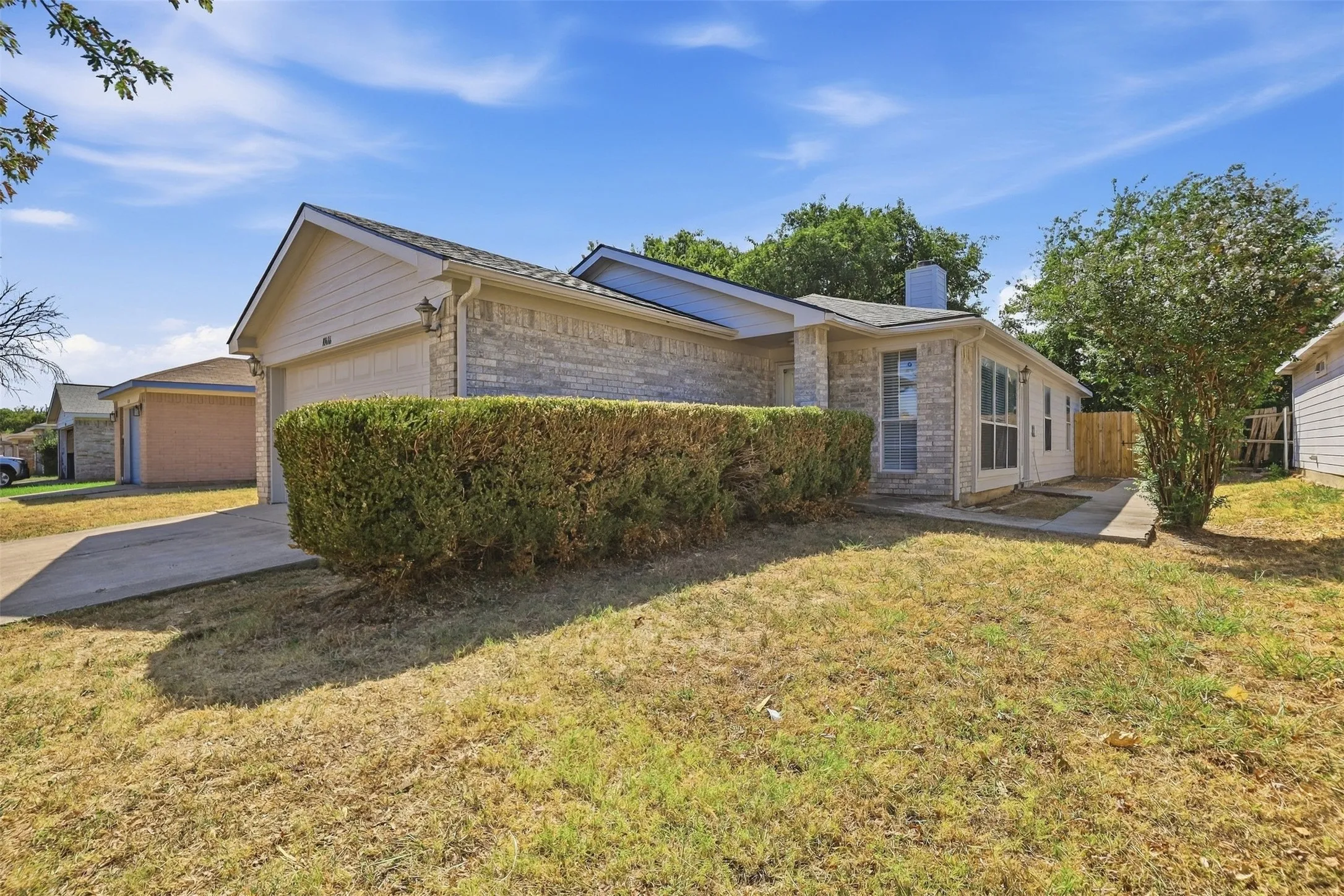 Single Family Residence For Sale in Tarrant County , 10616 Shadywood Drive, Fort Worth, Texas 76140, 3 Bedroom, 2 Bathroom, 2 Garage spaces, 1,286 Sqft, built in 1999, mls#21371547, Real Estate Agent in Fort Worth, Homes For Sale in Tarrant county, Homes For Sale in Fort Worth, Realtor in Fort Worth Texas, Real Estate Brokerage Independent Realty Texas, Luminita Cordes Realtor
