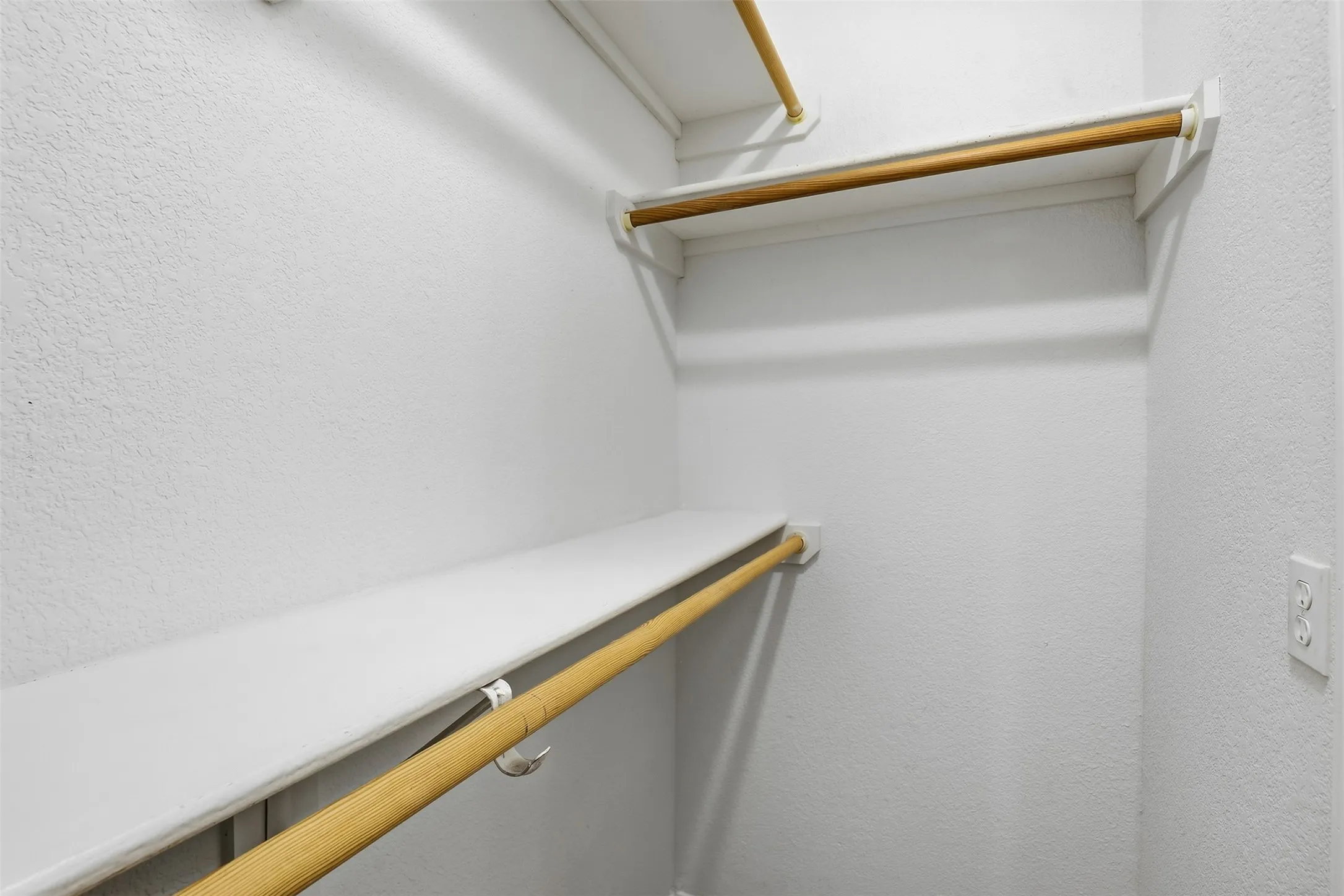 Integrated shelving and hanging rods