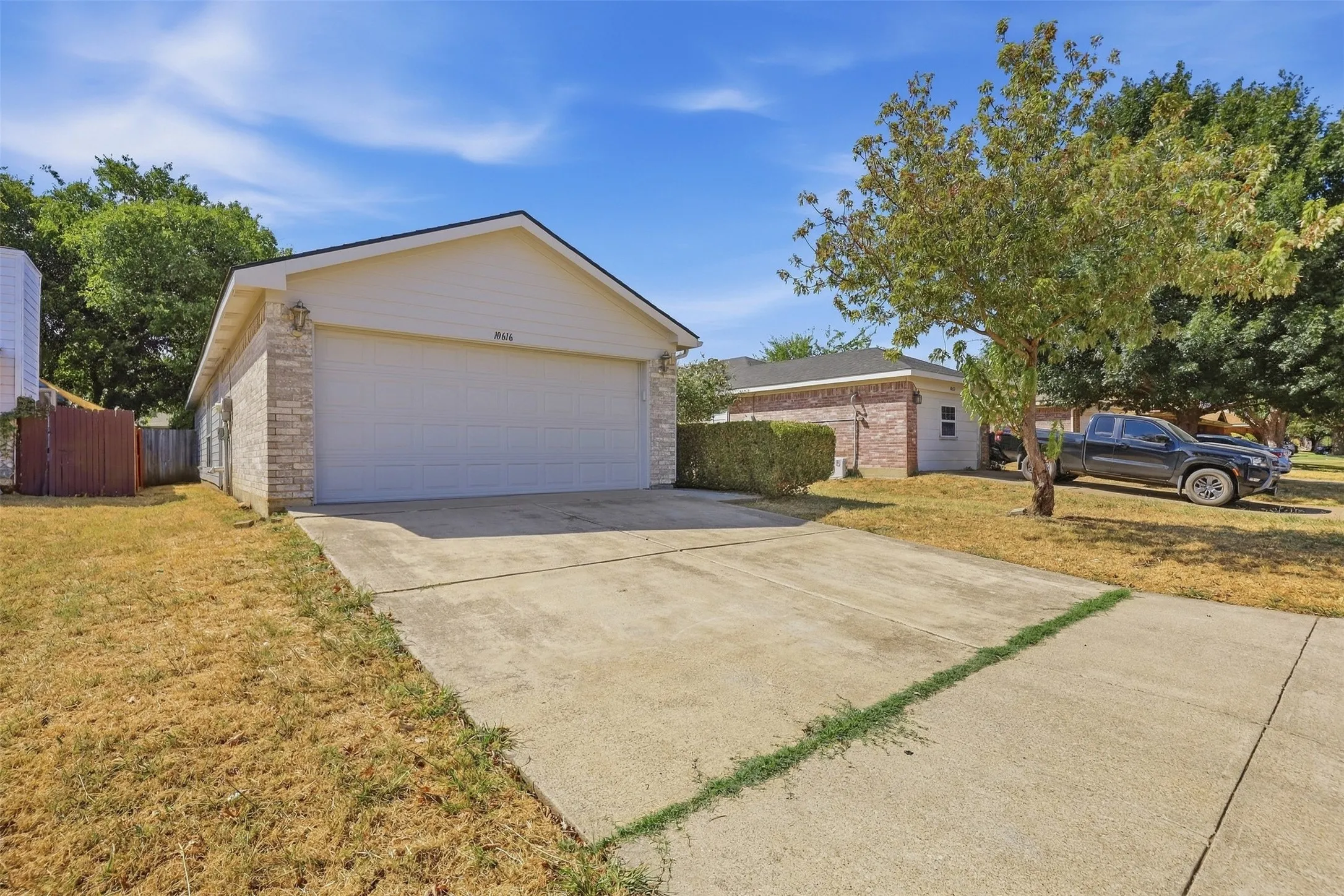 Single Family Residence For Sale in Tarrant County , 10616 Shadywood Drive, Fort Worth, Texas 76140, 3 Bedroom, 2 Bathroom, 2 Garage spaces, 1,286 Sqft, built in 1999, mls#21371547, Real Estate Agent in Fort Worth, Homes For Sale in Tarrant county, Homes For Sale in Fort Worth, Realtor in Fort Worth Texas, Real Estate Brokerage Independent Realty Texas, Luminita Cordes Realtor