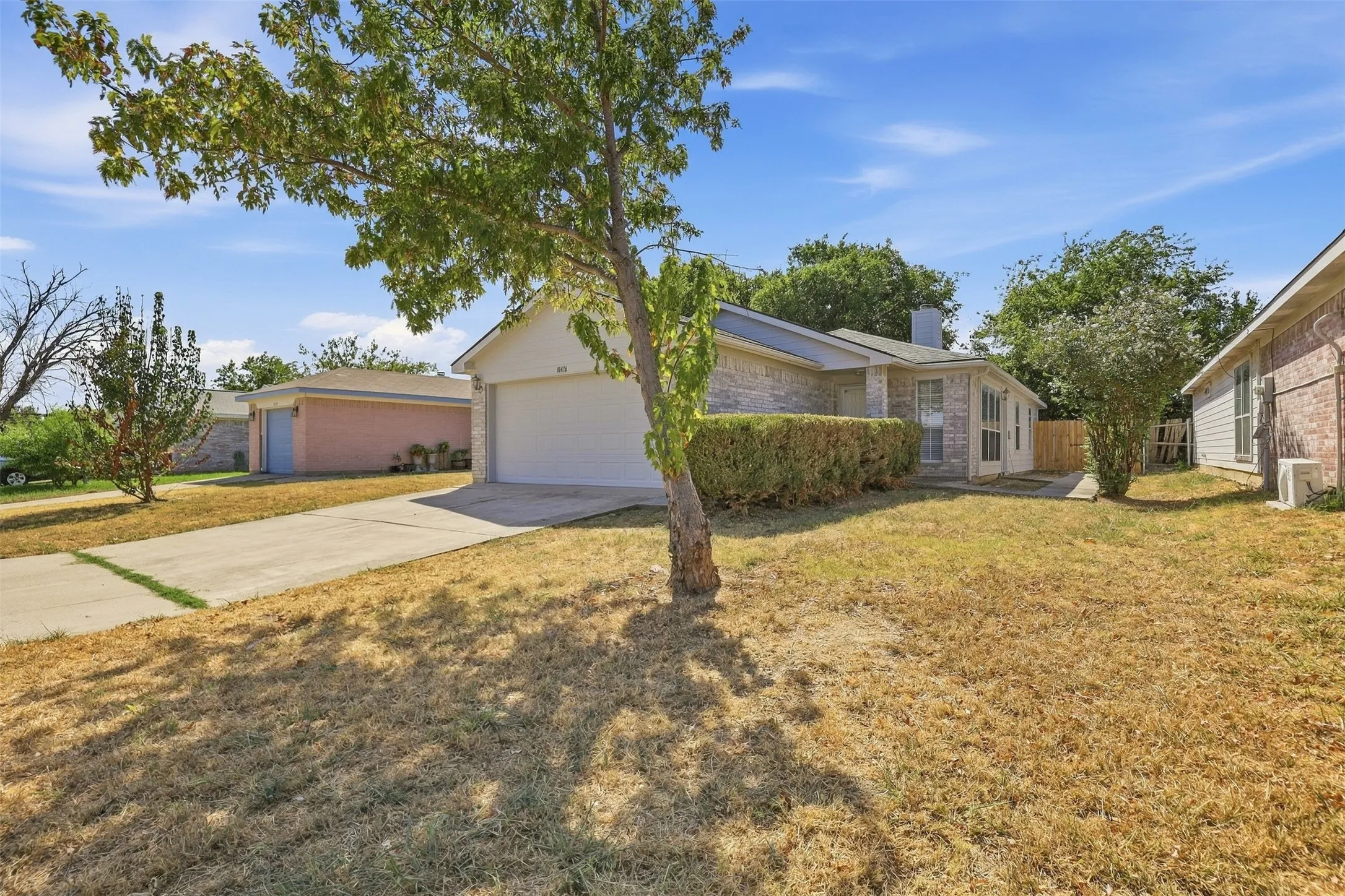 Single Family Residence For Sale in Tarrant County , 10616 Shadywood Drive, Fort Worth, Texas 76140, 3 Bedroom, 2 Bathroom, 2 Garage spaces, 1,286 Sqft, built in 1999, mls#21371547, Real Estate Agent in Fort Worth, Homes For Sale in Tarrant county, Homes For Sale in Fort Worth, Realtor in Fort Worth Texas, Real Estate Brokerage Independent Realty Texas, Luminita Cordes Realtor