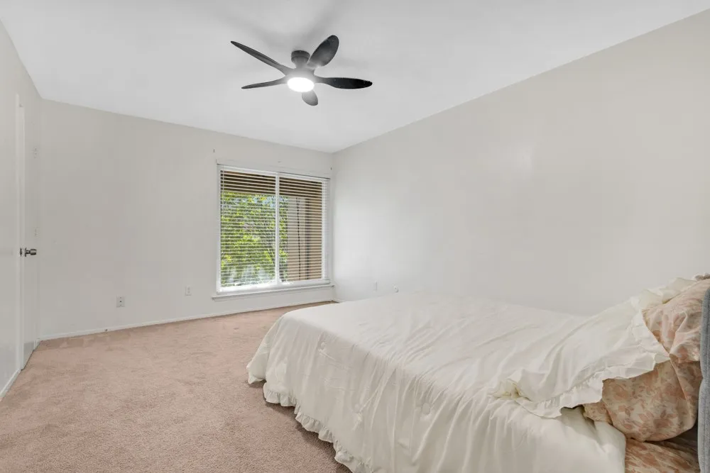 Townhouse For Sale in Denton County , 1404 Sombre Vista Drive, Denton, Texas 76205, 3 Bedroom, 2 Bathroom, Garage spaces, 1,322 Sqft, built in 1970, mls#21367090, Real Estate Agent in Denton, Homes For Sale in Denton county, Homes For Sale in Denton, Realtor in Denton Texas, Real Estate Brokerage Independent Realty Texas, Luminita Cordes Realtor