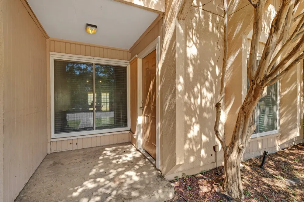 Townhouse For Sale in Denton County , 1404 Sombre Vista Drive, Denton, Texas 76205, 3 Bedroom, 2 Bathroom, Garage spaces, 1,322 Sqft, built in 1970, mls#21367090, Real Estate Agent in Denton, Homes For Sale in Denton county, Homes For Sale in Denton, Realtor in Denton Texas, Real Estate Brokerage Independent Realty Texas, Luminita Cordes Realtor