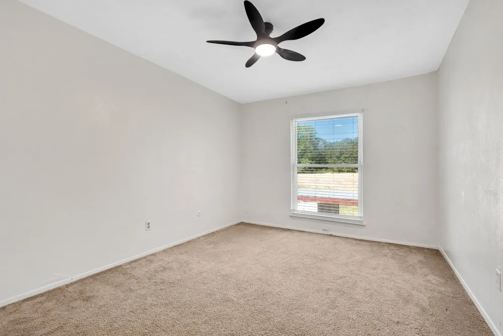 Townhouse For Sale in Denton County , 1404 Sombre Vista Drive, Denton, Texas 76205, 3 Bedroom, 2 Bathroom, Garage spaces, 1,322 Sqft, built in 1970, mls#21367090, Real Estate Agent in Denton, Homes For Sale in Denton county, Homes For Sale in Denton, Realtor in Denton Texas, Real Estate Brokerage Independent Realty Texas, Luminita Cordes Realtor