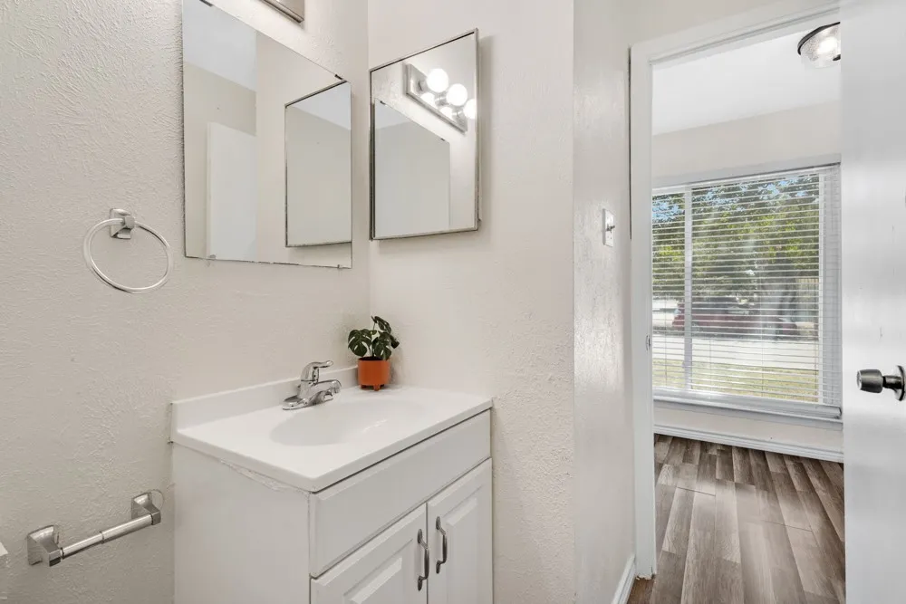 Townhouse For Sale in Denton County , 1404 Sombre Vista Drive, Denton, Texas 76205, 3 Bedroom, 2 Bathroom, Garage spaces, 1,322 Sqft, built in 1970, mls#21367090, Real Estate Agent in Denton, Homes For Sale in Denton county, Homes For Sale in Denton, Realtor in Denton Texas, Real Estate Brokerage Independent Realty Texas, Luminita Cordes Realtor