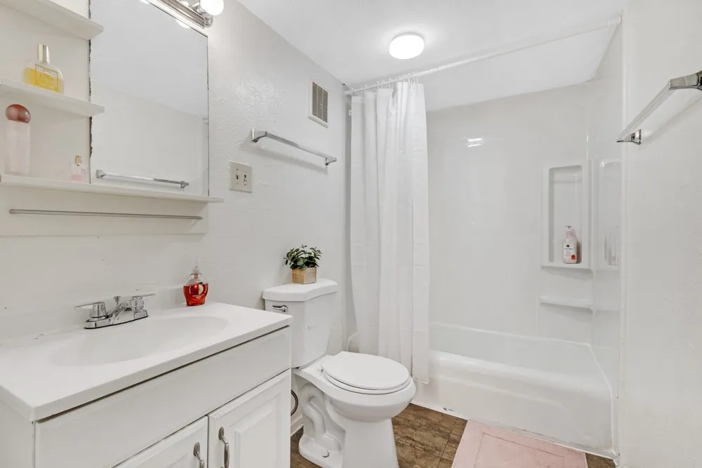 Townhouse For Sale in Denton County , 1404 Sombre Vista Drive, Denton, Texas 76205, 3 Bedroom, 2 Bathroom, Garage spaces, 1,322 Sqft, built in 1970, mls#21367090, Real Estate Agent in Denton, Homes For Sale in Denton county, Homes For Sale in Denton, Realtor in Denton Texas, Real Estate Brokerage Independent Realty Texas, Luminita Cordes Realtor