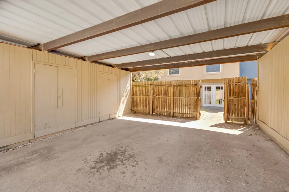Townhouse For Sale in Denton County , 1404 Sombre Vista Drive, Denton, Texas 76205, 3 Bedroom, 2 Bathroom, Garage spaces, 1,322 Sqft, built in 1970, mls#21367090, Real Estate Agent in Denton, Homes For Sale in Denton county, Homes For Sale in Denton, Realtor in Denton Texas, Real Estate Brokerage Independent Realty Texas, Luminita Cordes Realtor