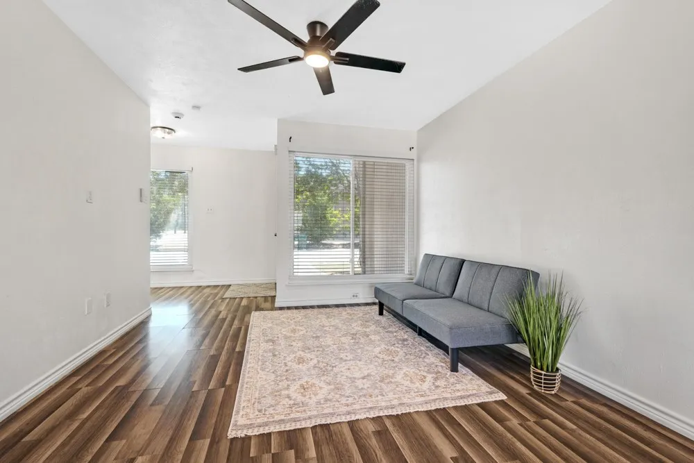 Townhouse For Sale in Denton County , 1404 Sombre Vista Drive, Denton, Texas 76205, 3 Bedroom, 2 Bathroom, Garage spaces, 1,322 Sqft, built in 1970, mls#21367090, Real Estate Agent in Denton, Homes For Sale in Denton county, Homes For Sale in Denton, Realtor in Denton Texas, Real Estate Brokerage Independent Realty Texas, Luminita Cordes Realtor