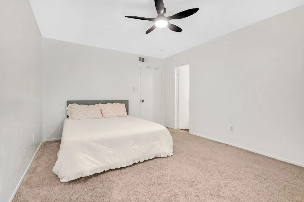 Townhouse For Sale in Denton County , 1404 Sombre Vista Drive, Denton, Texas 76205, 3 Bedroom, 2 Bathroom, Garage spaces, 1,322 Sqft, built in 1970, mls#21367090, Real Estate Agent in Denton, Homes For Sale in Denton county, Homes For Sale in Denton, Realtor in Denton Texas, Real Estate Brokerage Independent Realty Texas, Luminita Cordes Realtor