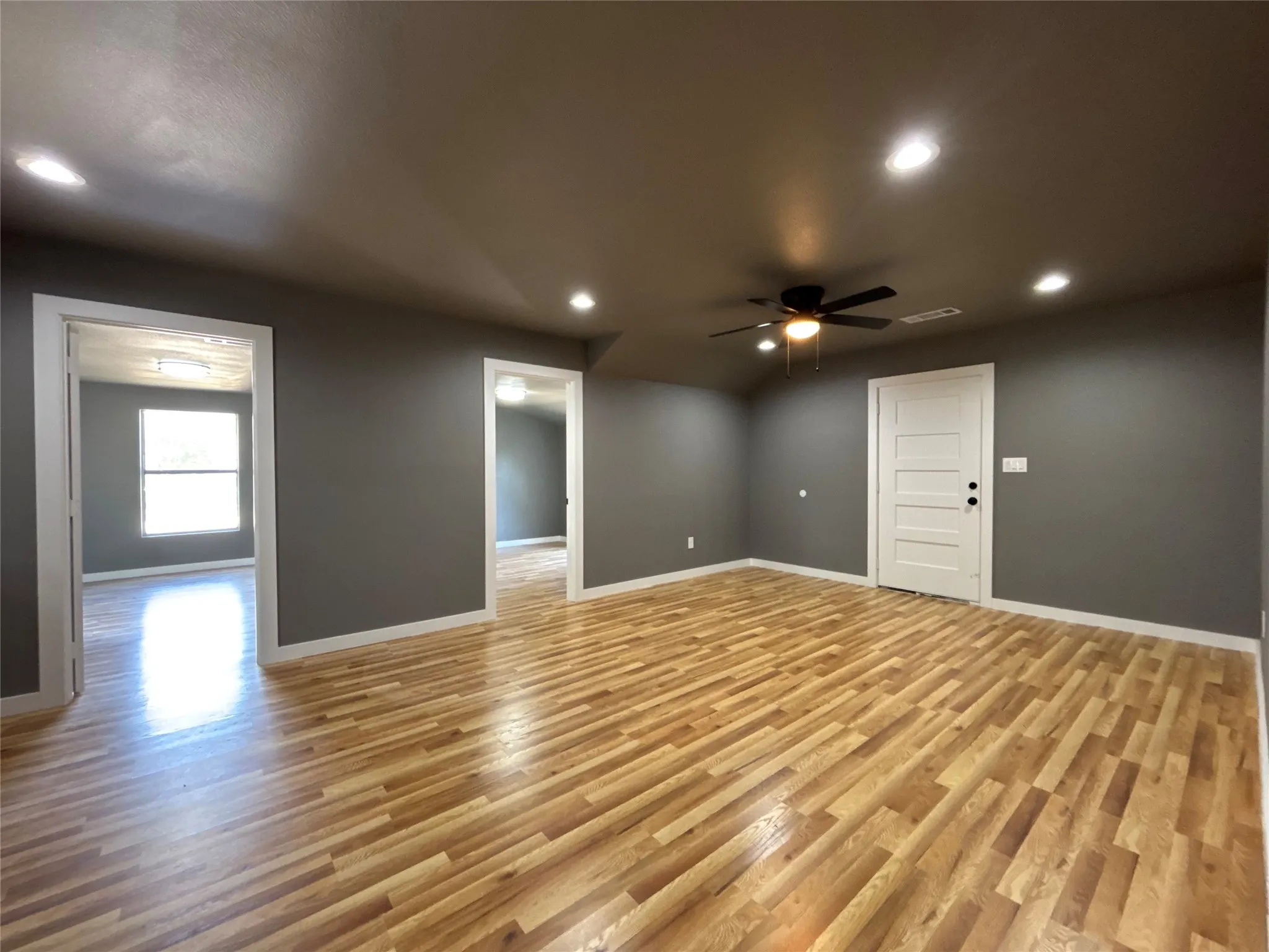 Single Family Residence For Rent in Dallas County , 410 S Kaufman Street, Seagoville, Texas 75159, 3 Bedroom, 2 Bathroom, Garage spaces, 1,300 Sqft, built in 1940, mls#21371538, Real Estate Agent in Seagoville, Homes For Rent in Dallas county, Homes For Rent in Seagoville, Realtor in Seagoville Texas, Real Estate Brokerage Independent Realty Texas, Luminita Cordes Realtor