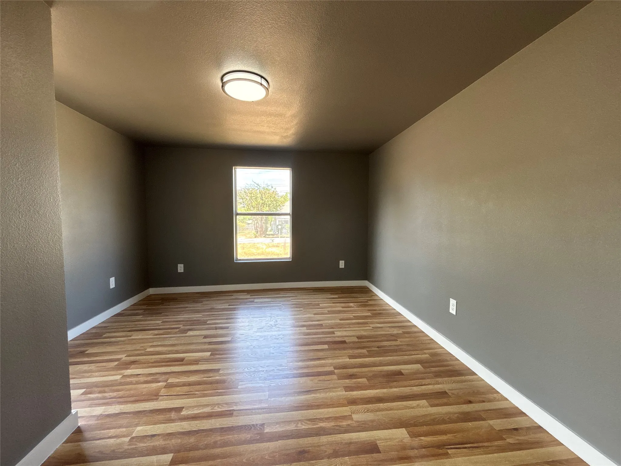 Single Family Residence For Rent in Dallas County , 410 S Kaufman Street, Seagoville, Texas 75159, 3 Bedroom, 2 Bathroom, Garage spaces, 1,300 Sqft, built in 1940, mls#21371538, Real Estate Agent in Seagoville, Homes For Rent in Dallas county, Homes For Rent in Seagoville, Realtor in Seagoville Texas, Real Estate Brokerage Independent Realty Texas, Luminita Cordes Realtor