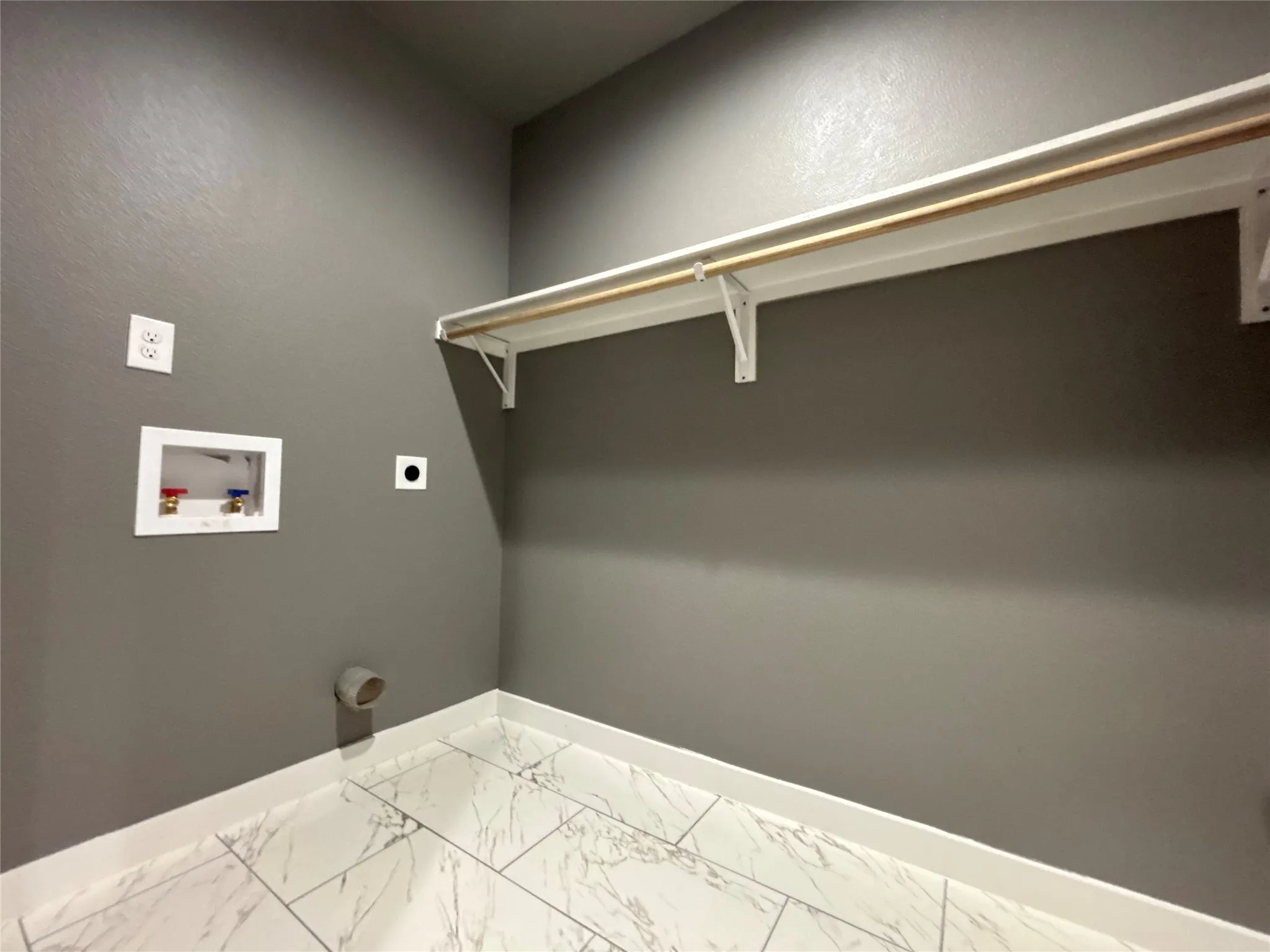 Single Family Residence For Rent in Dallas County , 410 S Kaufman Street, Seagoville, Texas 75159, 3 Bedroom, 2 Bathroom, Garage spaces, 1,300 Sqft, built in 1940, mls#21371538, Real Estate Agent in Seagoville, Homes For Rent in Dallas county, Homes For Rent in Seagoville, Realtor in Seagoville Texas, Real Estate Brokerage Independent Realty Texas, Luminita Cordes Realtor