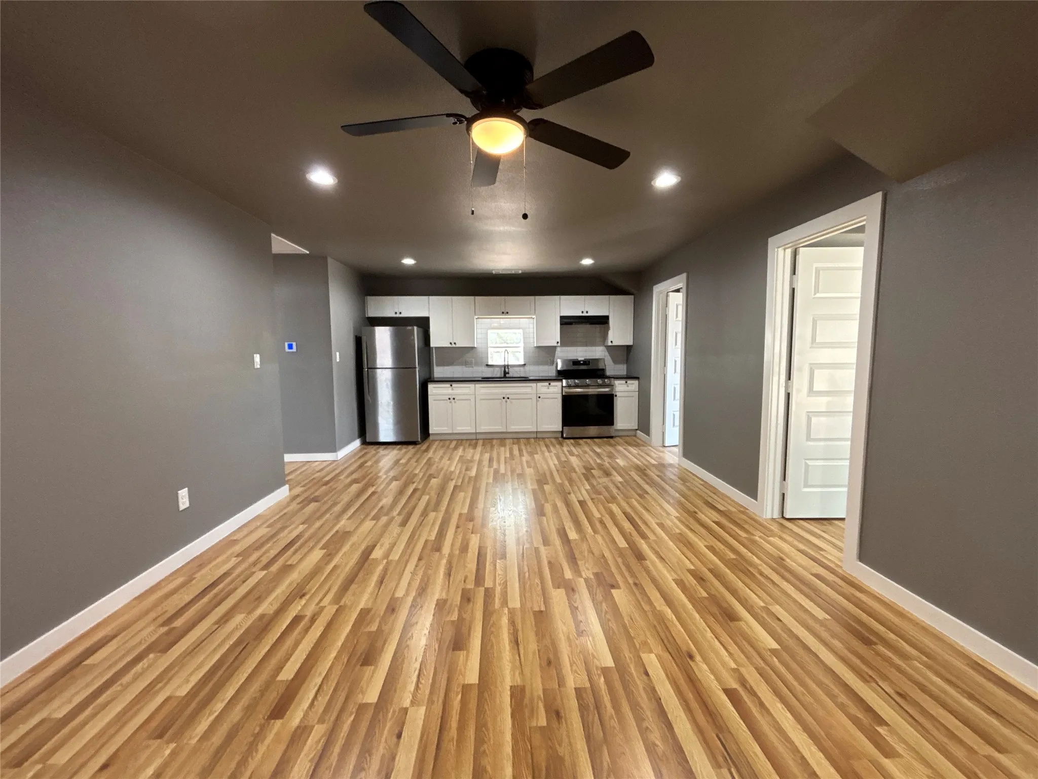 Single Family Residence For Rent in Dallas County , 410 S Kaufman Street, Seagoville, Texas 75159, 3 Bedroom, 2 Bathroom, Garage spaces, 1,300 Sqft, built in 1940, mls#21371538, Real Estate Agent in Seagoville, Homes For Rent in Dallas county, Homes For Rent in Seagoville, Realtor in Seagoville Texas, Real Estate Brokerage Independent Realty Texas, Luminita Cordes Realtor