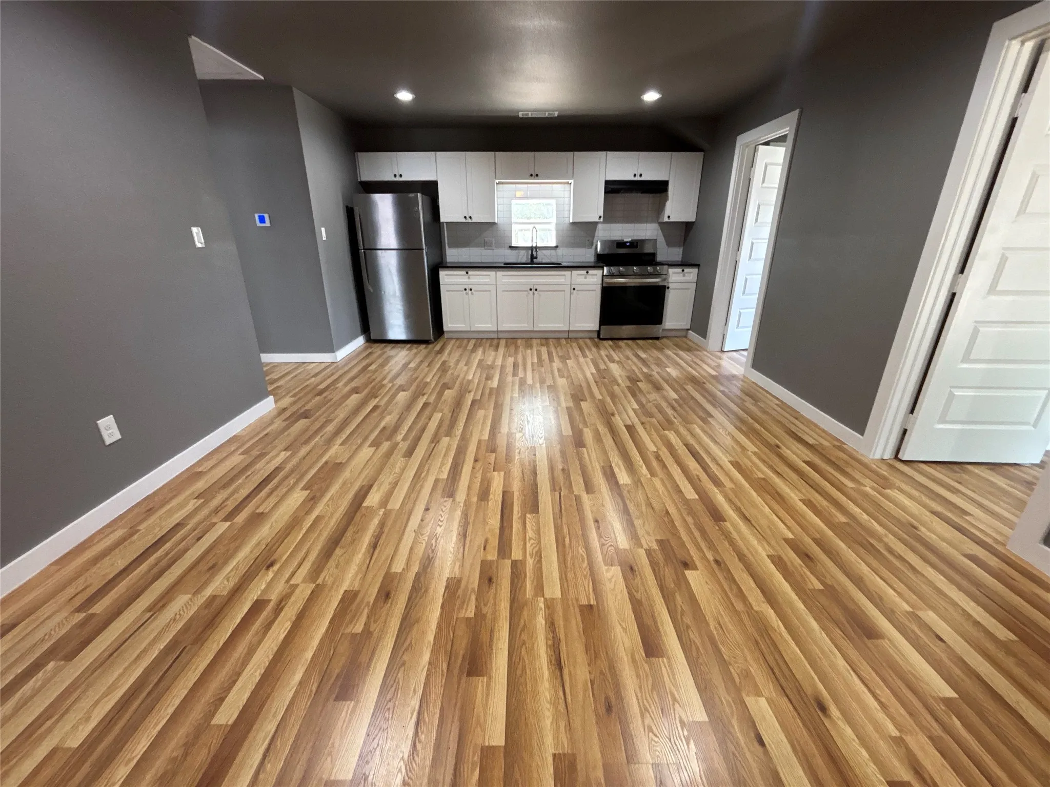 Single Family Residence For Rent in Dallas County , 410 S Kaufman Street, Seagoville, Texas 75159, 3 Bedroom, 2 Bathroom, Garage spaces, 1,300 Sqft, built in 1940, mls#21371538, Real Estate Agent in Seagoville, Homes For Rent in Dallas county, Homes For Rent in Seagoville, Realtor in Seagoville Texas, Real Estate Brokerage Independent Realty Texas, Luminita Cordes Realtor