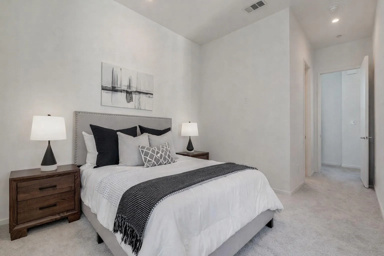 Condominium For Rent in Dallas County , 1514 N Washington 105, Dallas, Texas 75204, 2 Bedroom, 3 Bathroom, 2 Garage spaces, 1,404 Sqft, built in 2019, mls#21371227, Real Estate Agent in Dallas, Homes For Rent in Dallas county, Homes For Rent in Dallas, Realtor in Dallas Texas, Real Estate Brokerage Independent Realty Texas, Luminita Cordes Realtor