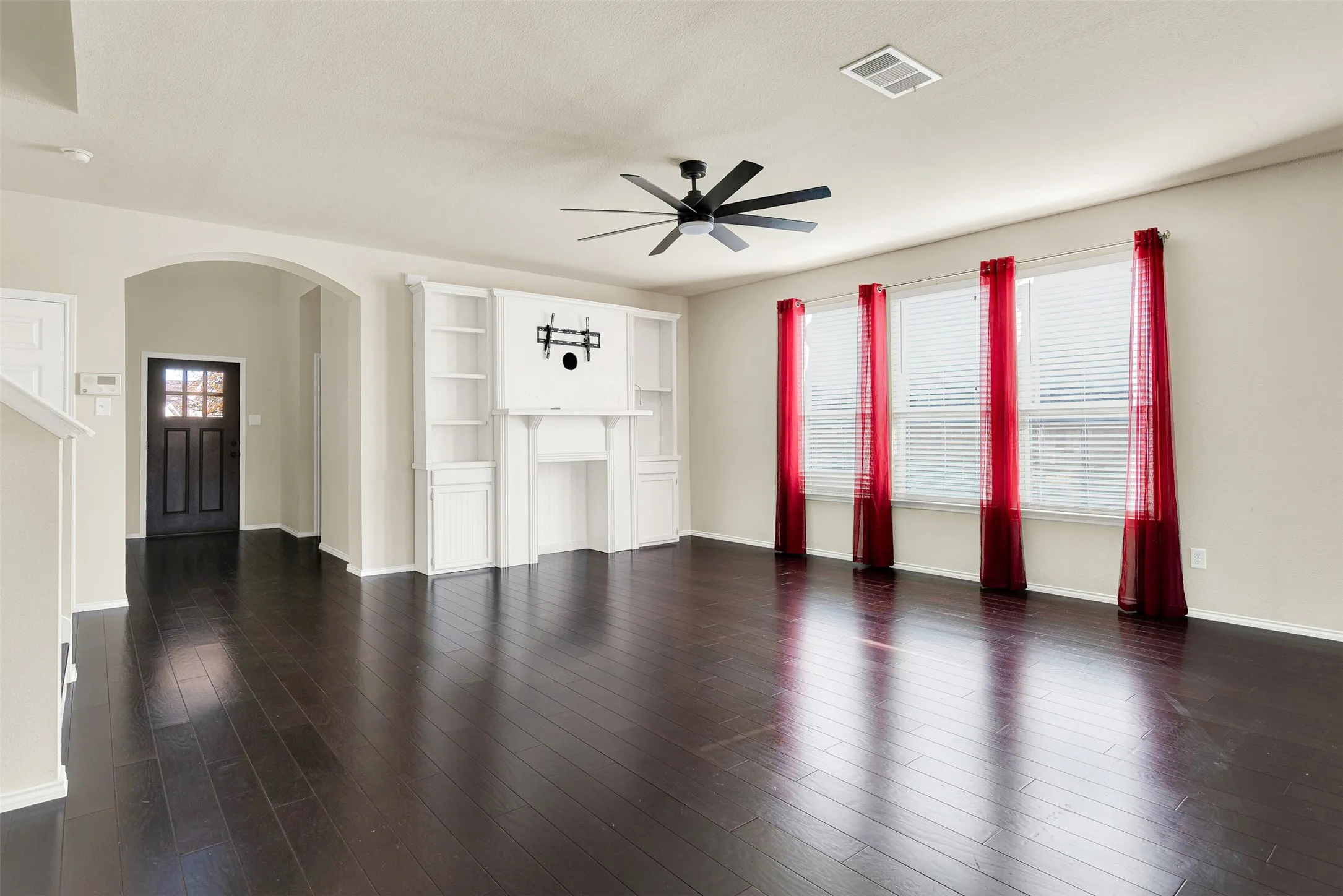 Single Family Residence For Sale in Tarrant County , 7901 Wildwest Drive, Fort Worth, Texas 76131, 4 Bedroom, 3 Bathroom, 2 Garage spaces, 2,546 Sqft, built in 2015, mls#21361969, Real Estate Agent in Fort Worth, Homes For Sale in Tarrant county, Homes For Sale in Fort Worth, Realtor in Fort Worth Texas, Real Estate Brokerage Independent Realty Texas, Luminita Cordes Realtor