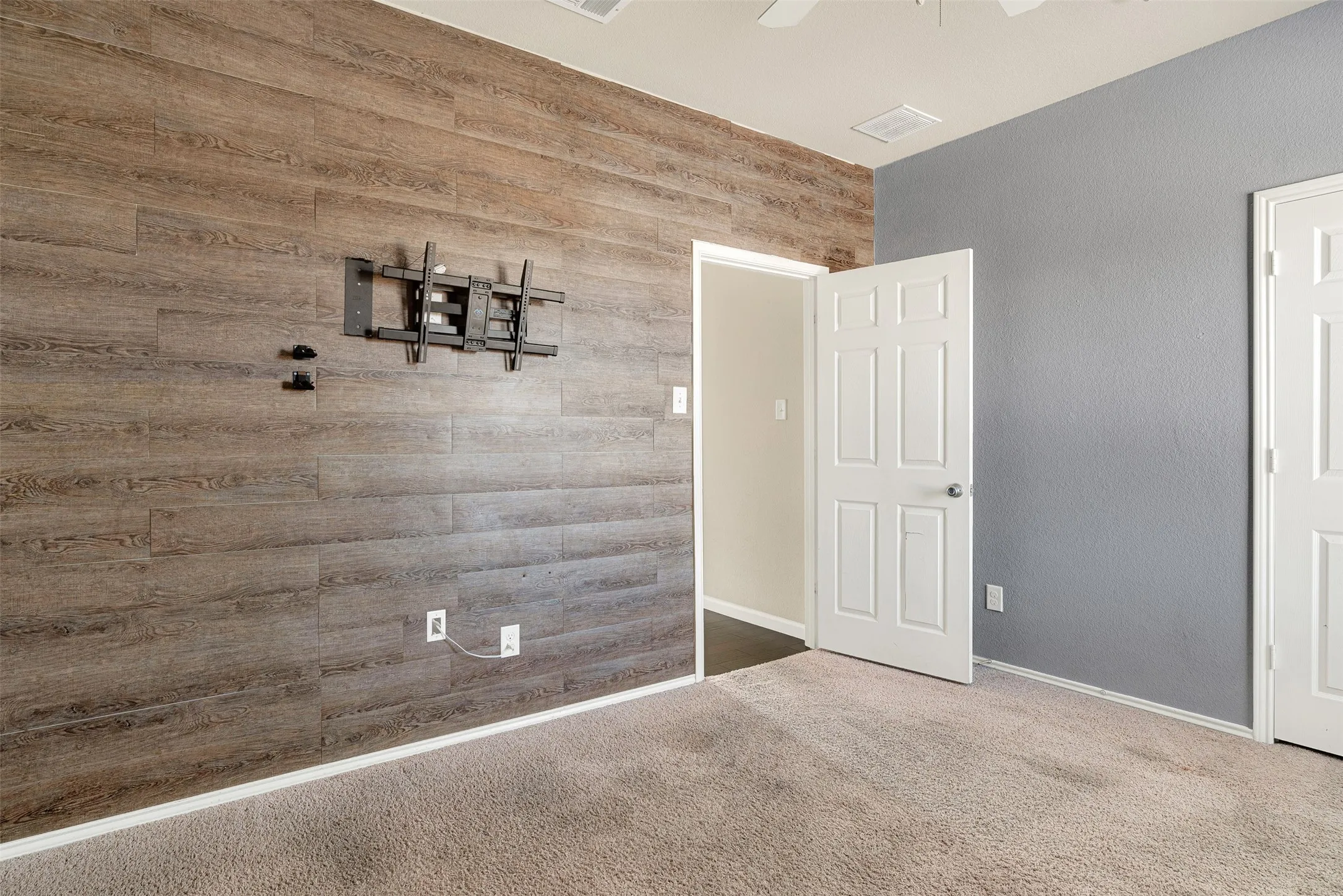 Single Family Residence For Sale in Tarrant County , 7901 Wildwest Drive, Fort Worth, Texas 76131, 4 Bedroom, 3 Bathroom, 2 Garage spaces, 2,546 Sqft, built in 2015, mls#21361969, Real Estate Agent in Fort Worth, Homes For Sale in Tarrant county, Homes For Sale in Fort Worth, Realtor in Fort Worth Texas, Real Estate Brokerage Independent Realty Texas, Luminita Cordes Realtor