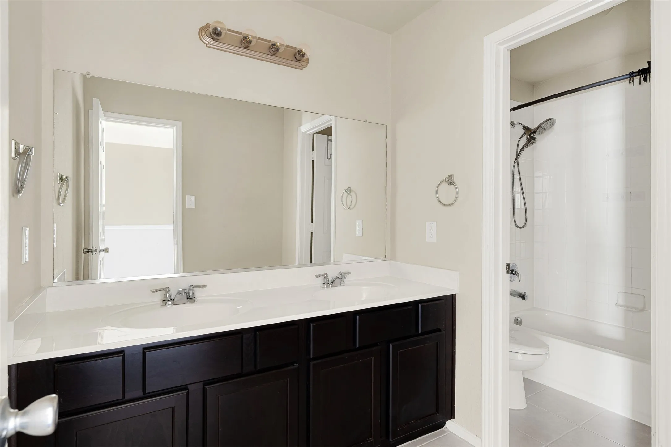 Single Family Residence For Sale in Tarrant County , 7901 Wildwest Drive, Fort Worth, Texas 76131, 4 Bedroom, 3 Bathroom, 2 Garage spaces, 2,546 Sqft, built in 2015, mls#21361969, Real Estate Agent in Fort Worth, Homes For Sale in Tarrant county, Homes For Sale in Fort Worth, Realtor in Fort Worth Texas, Real Estate Brokerage Independent Realty Texas, Luminita Cordes Realtor