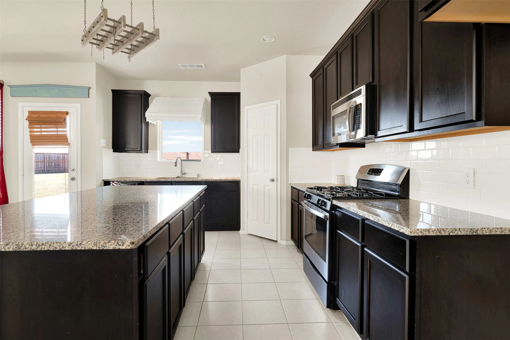 Single Family Residence For Sale in Tarrant County , 7901 Wildwest Drive, Fort Worth, Texas 76131, 4 Bedroom, 3 Bathroom, 2 Garage spaces, 2,546 Sqft, built in 2015, mls#21361969, Real Estate Agent in Fort Worth, Homes For Sale in Tarrant county, Homes For Sale in Fort Worth, Realtor in Fort Worth Texas, Real Estate Brokerage Independent Realty Texas, Luminita Cordes Realtor