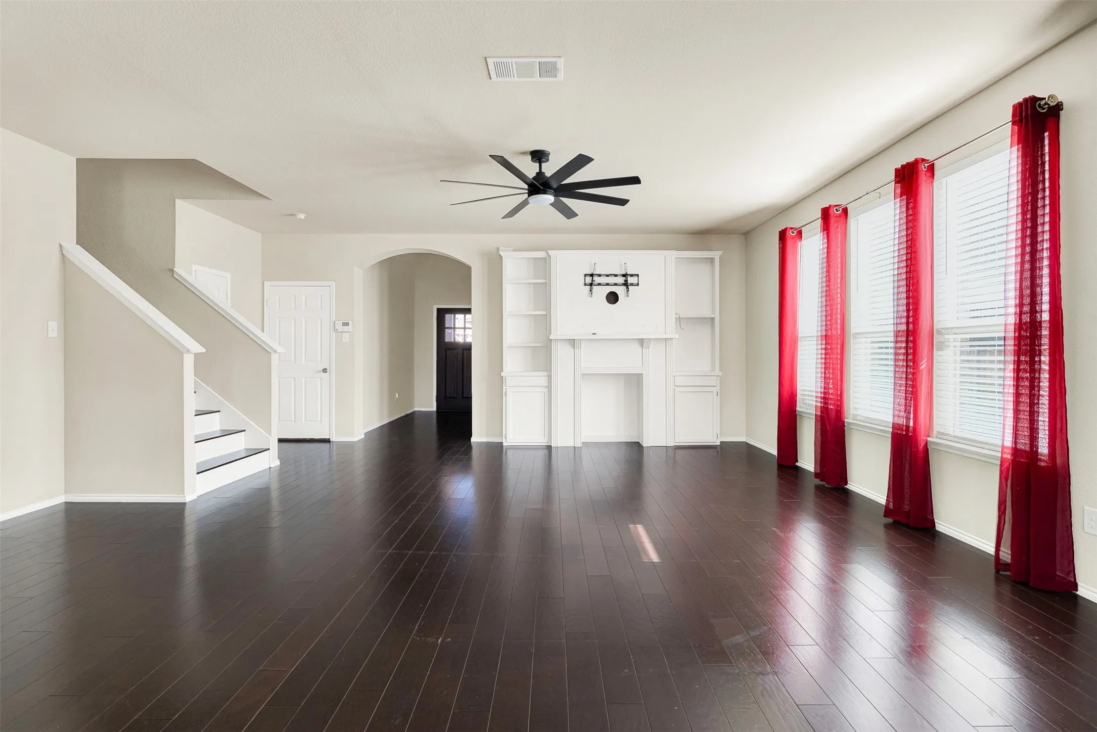 Single Family Residence For Sale in Tarrant County , 7901 Wildwest Drive, Fort Worth, Texas 76131, 4 Bedroom, 3 Bathroom, 2 Garage spaces, 2,546 Sqft, built in 2015, mls#21361969, Real Estate Agent in Fort Worth, Homes For Sale in Tarrant county, Homes For Sale in Fort Worth, Realtor in Fort Worth Texas, Real Estate Brokerage Independent Realty Texas, Luminita Cordes Realtor