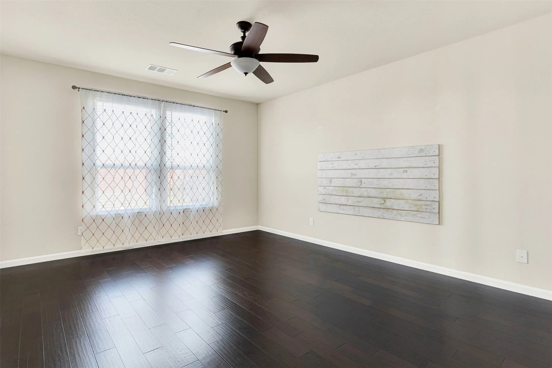 Single Family Residence For Sale in Tarrant County , 7901 Wildwest Drive, Fort Worth, Texas 76131, 4 Bedroom, 3 Bathroom, 2 Garage spaces, 2,546 Sqft, built in 2015, mls#21361969, Real Estate Agent in Fort Worth, Homes For Sale in Tarrant county, Homes For Sale in Fort Worth, Realtor in Fort Worth Texas, Real Estate Brokerage Independent Realty Texas, Luminita Cordes Realtor