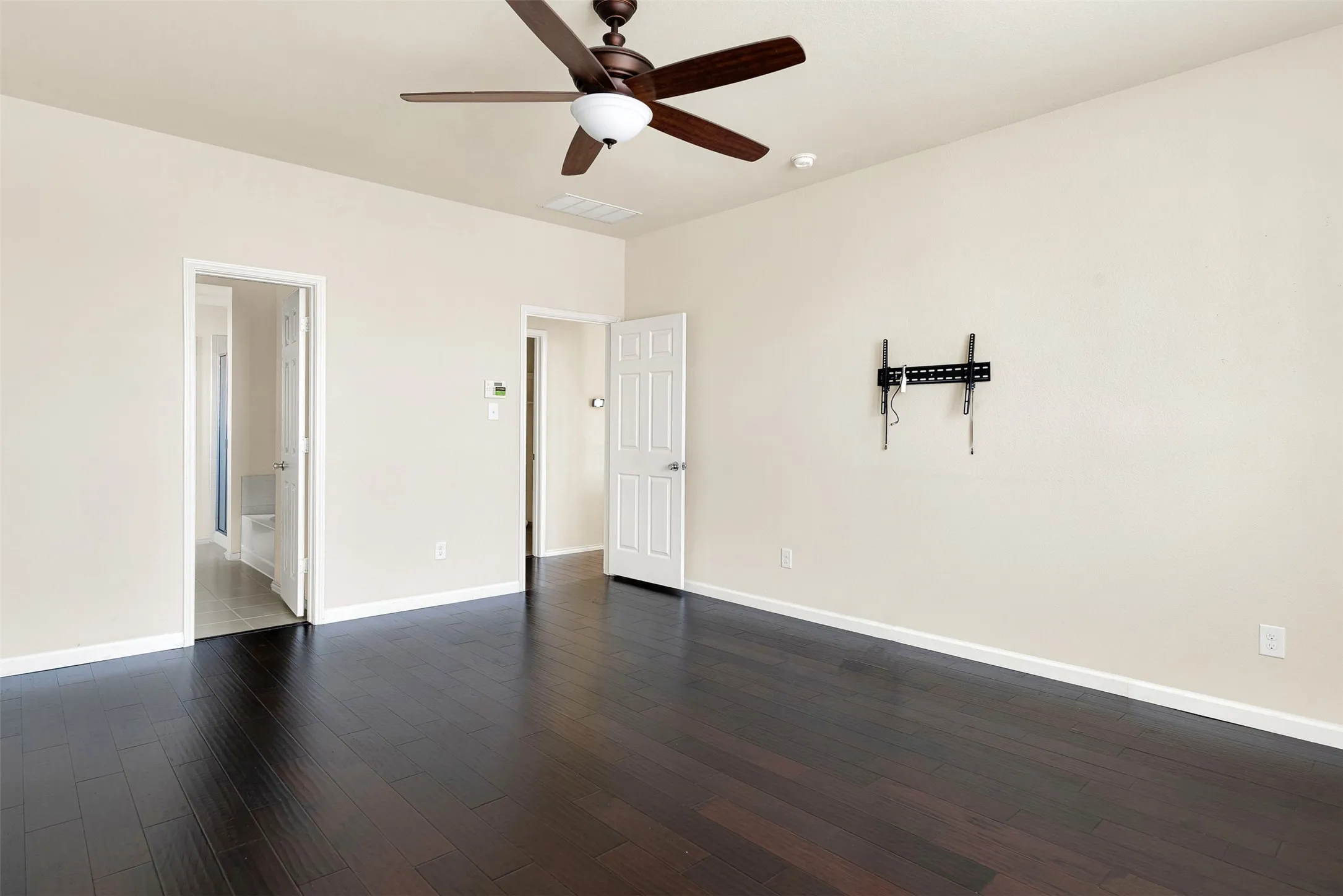 Single Family Residence For Sale in Tarrant County , 7901 Wildwest Drive, Fort Worth, Texas 76131, 4 Bedroom, 3 Bathroom, 2 Garage spaces, 2,546 Sqft, built in 2015, mls#21361969, Real Estate Agent in Fort Worth, Homes For Sale in Tarrant county, Homes For Sale in Fort Worth, Realtor in Fort Worth Texas, Real Estate Brokerage Independent Realty Texas, Luminita Cordes Realtor