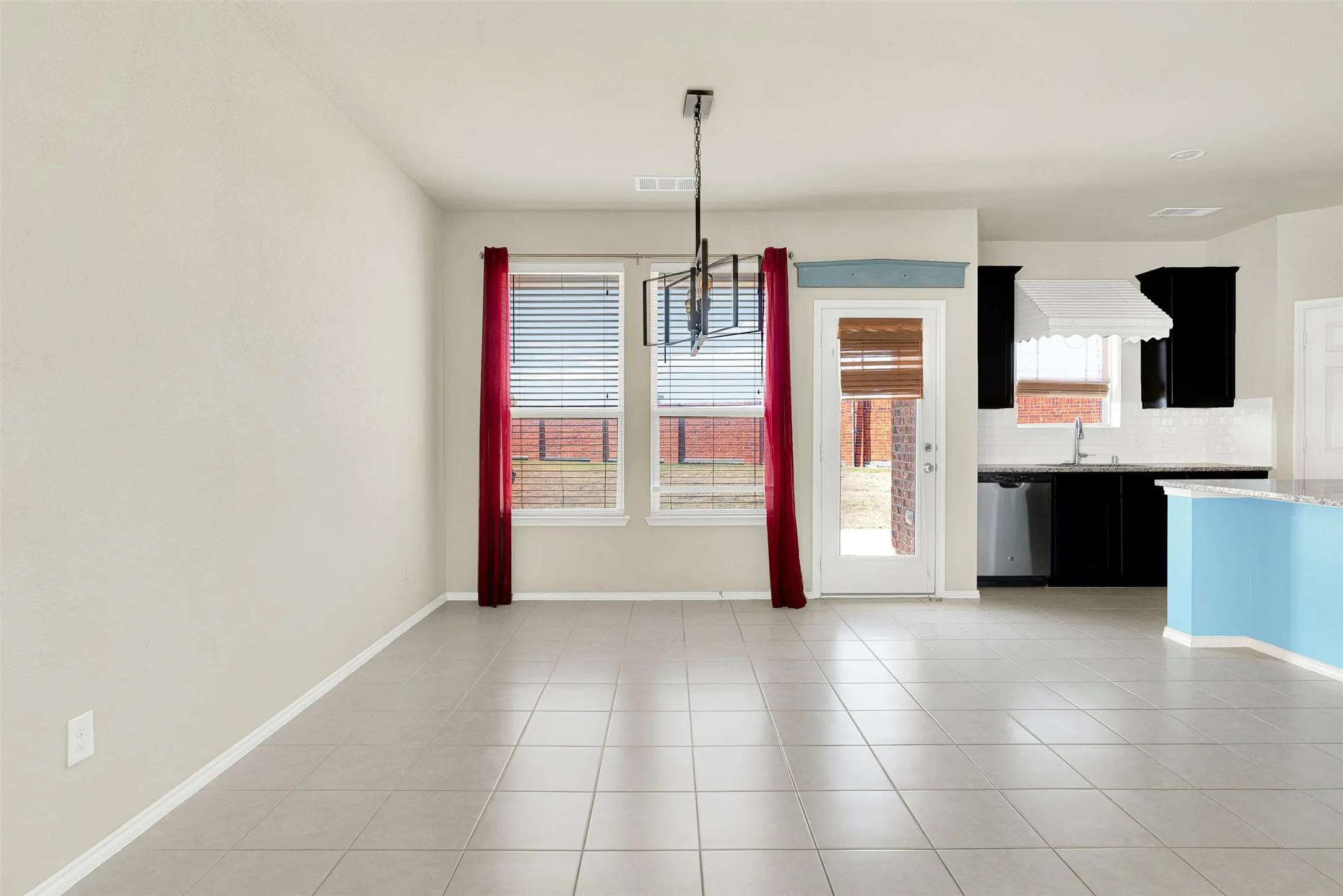 Single Family Residence For Sale in Tarrant County , 7901 Wildwest Drive, Fort Worth, Texas 76131, 4 Bedroom, 3 Bathroom, 2 Garage spaces, 2,546 Sqft, built in 2015, mls#21361969, Real Estate Agent in Fort Worth, Homes For Sale in Tarrant county, Homes For Sale in Fort Worth, Realtor in Fort Worth Texas, Real Estate Brokerage Independent Realty Texas, Luminita Cordes Realtor