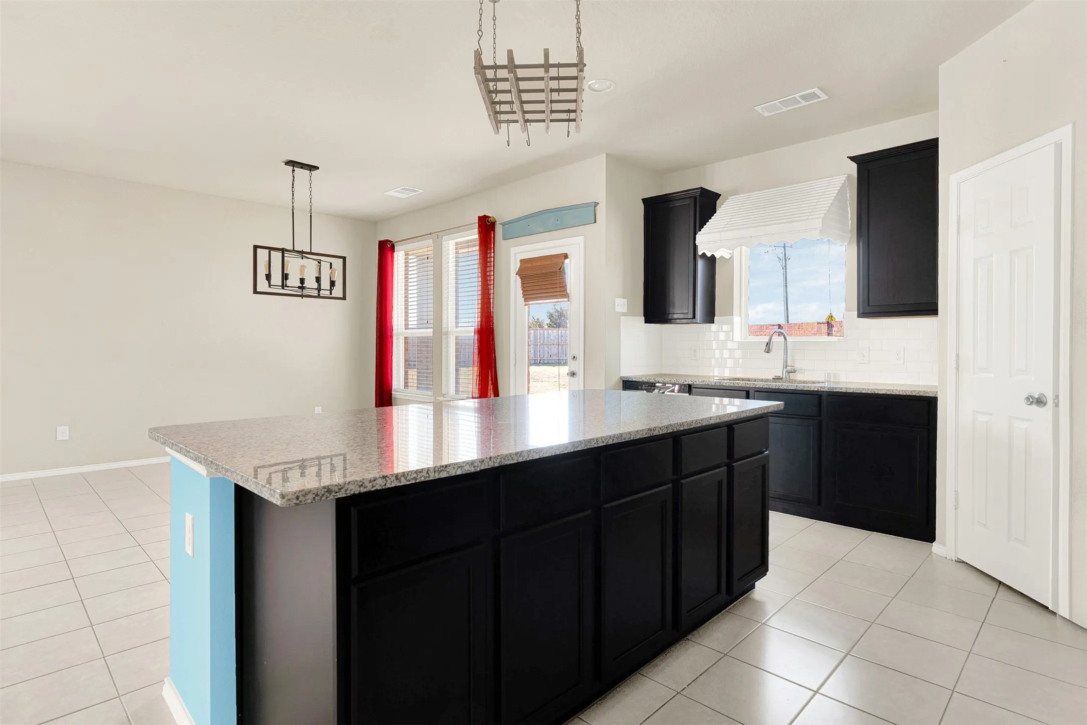 Single Family Residence For Sale in Tarrant County , 7901 Wildwest Drive, Fort Worth, Texas 76131, 4 Bedroom, 3 Bathroom, 2 Garage spaces, 2,546 Sqft, built in 2015, mls#21361969, Real Estate Agent in Fort Worth, Homes For Sale in Tarrant county, Homes For Sale in Fort Worth, Realtor in Fort Worth Texas, Real Estate Brokerage Independent Realty Texas, Luminita Cordes Realtor