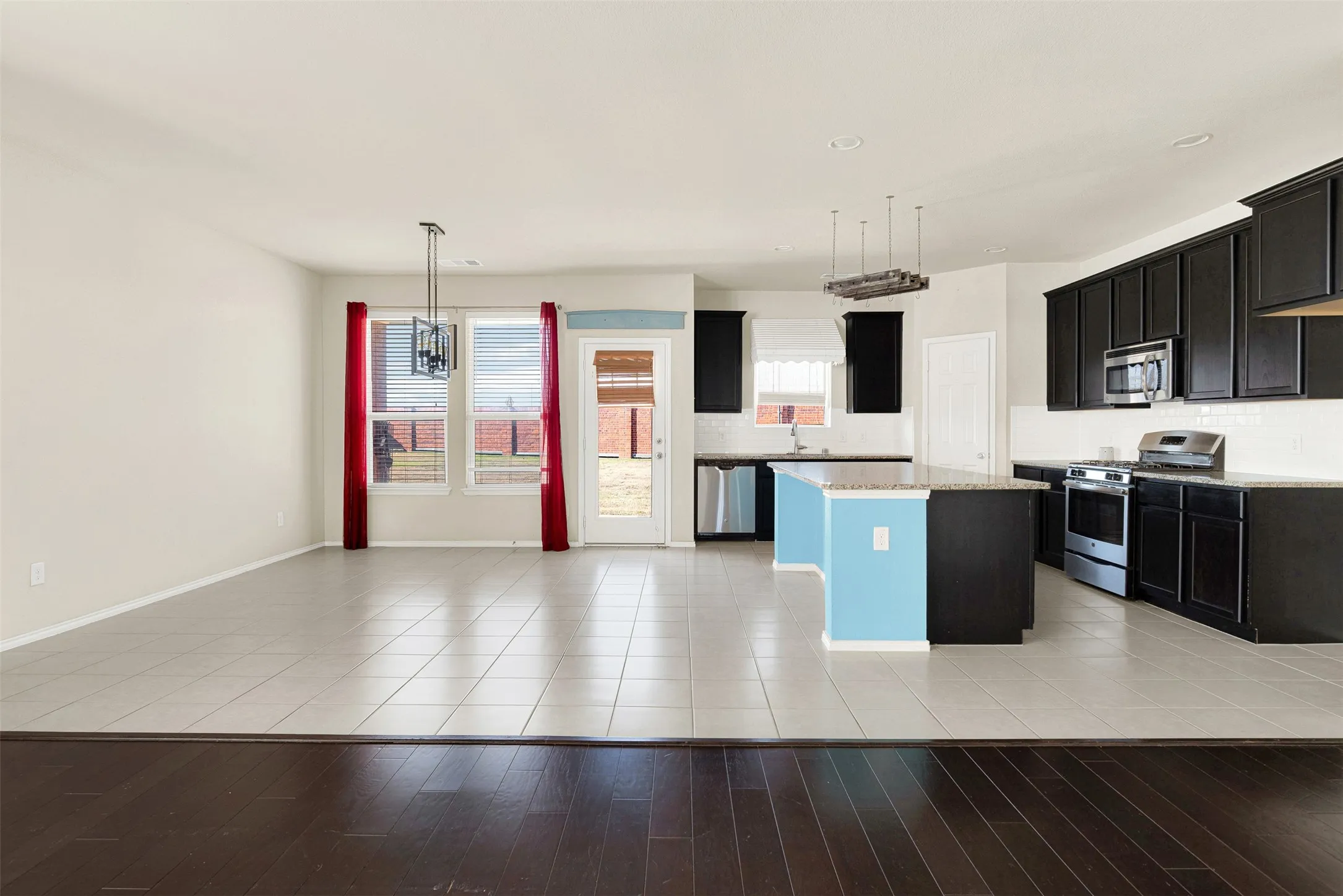 Single Family Residence For Sale in Tarrant County , 7901 Wildwest Drive, Fort Worth, Texas 76131, 4 Bedroom, 3 Bathroom, 2 Garage spaces, 2,546 Sqft, built in 2015, mls#21361969, Real Estate Agent in Fort Worth, Homes For Sale in Tarrant county, Homes For Sale in Fort Worth, Realtor in Fort Worth Texas, Real Estate Brokerage Independent Realty Texas, Luminita Cordes Realtor