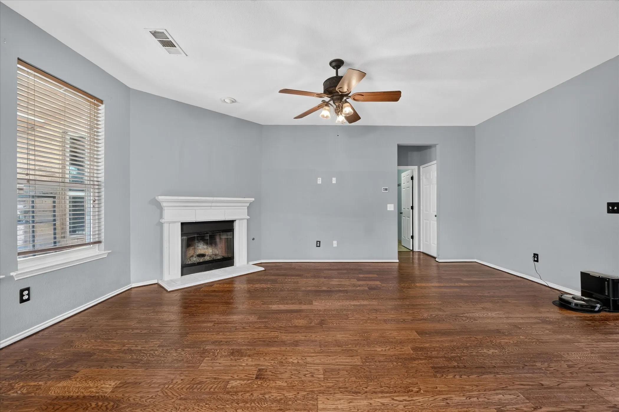 Single Family Residence For Sale in Denton County , 1515 Nightingale Lane, Corinth, Texas 76210, 4 Bedroom, 3 Bathroom, 2 Garage spaces, 2,465 Sqft, built in 1999, mls#21368266, Real Estate Agent in Corinth, Homes For Sale in Denton county, Homes For Sale in Corinth, Realtor in Corinth Texas, Real Estate Brokerage Independent Realty Texas, Luminita Cordes Realtor