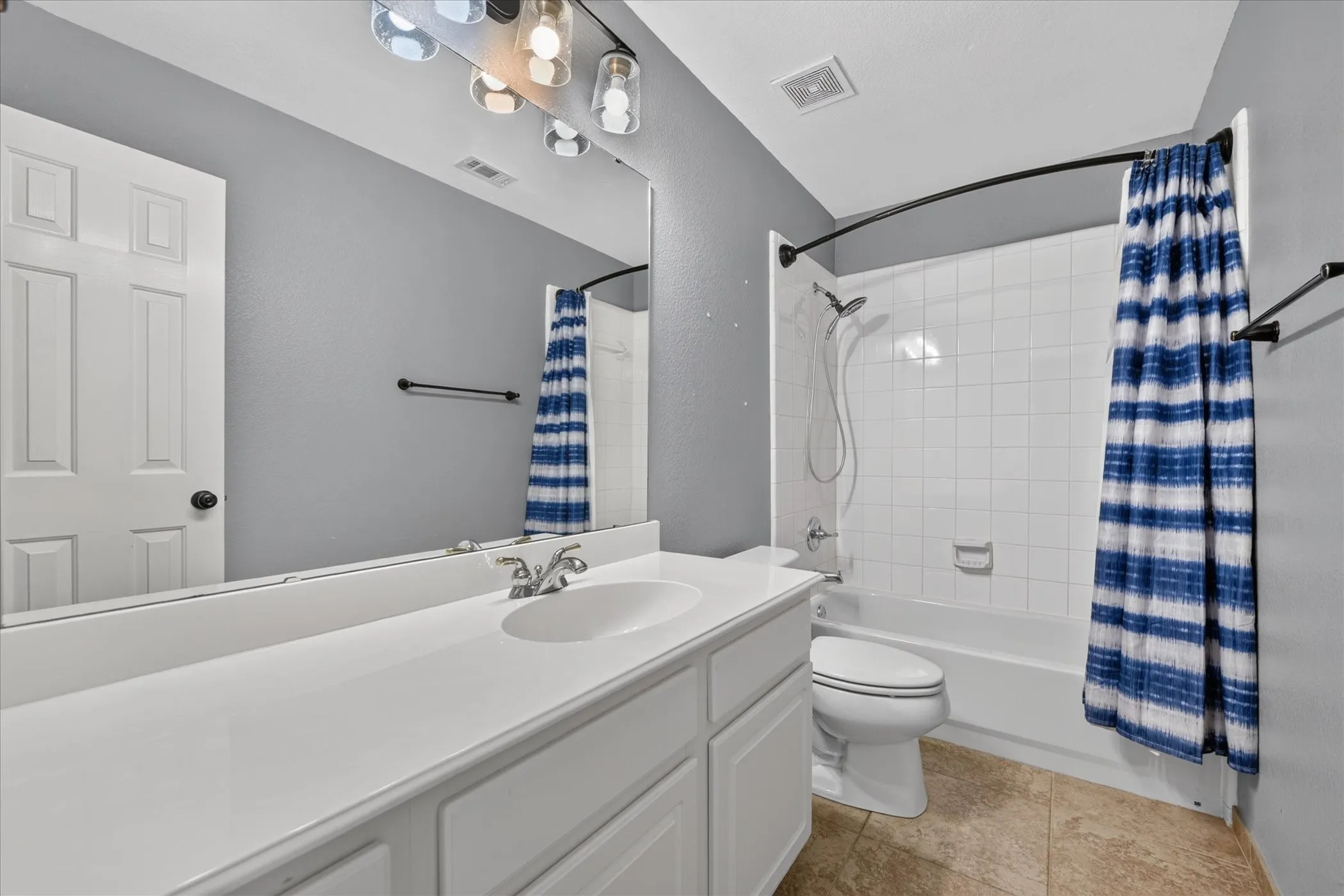 Full bath on 2nd floor