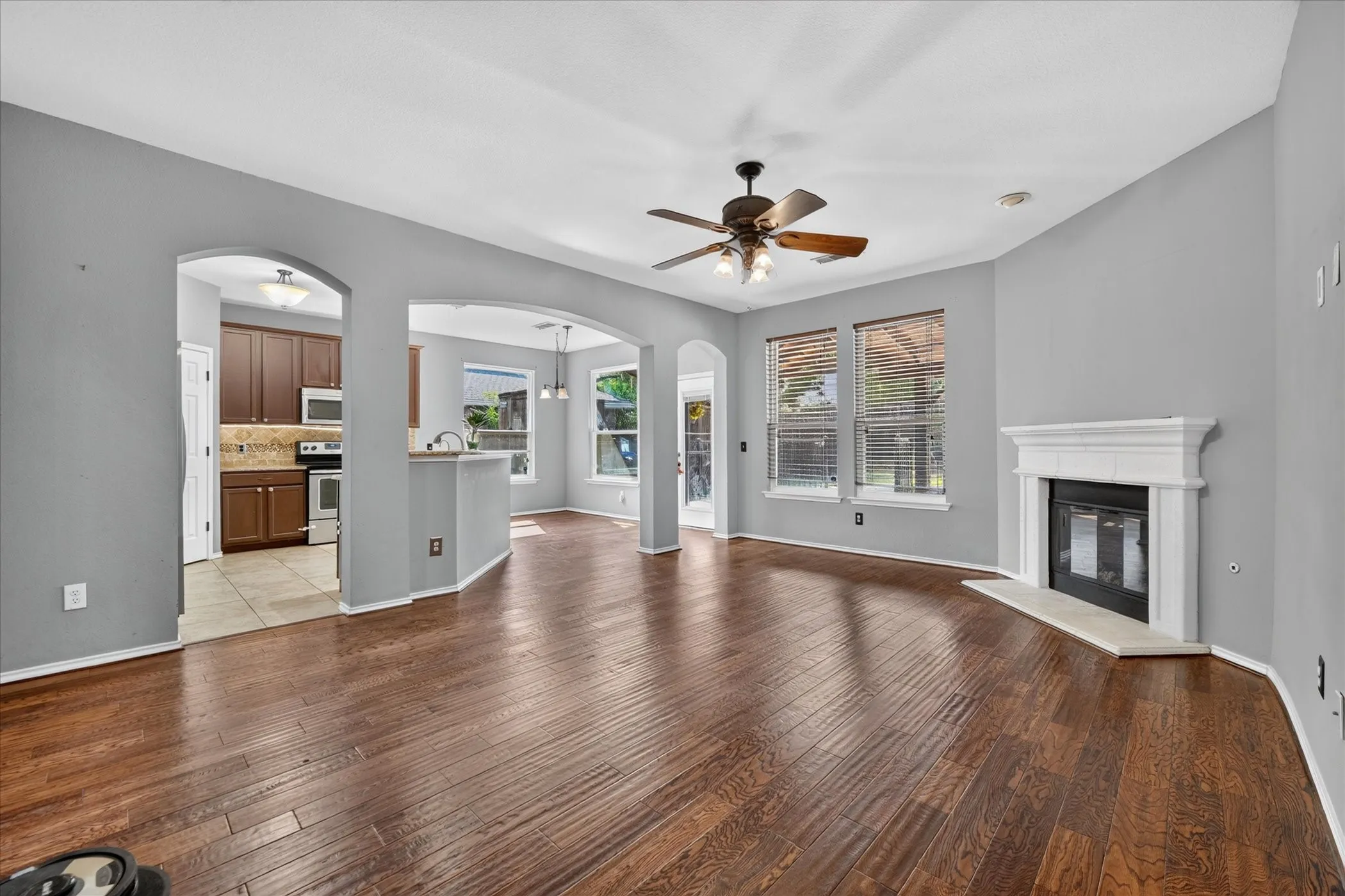 Single Family Residence For Sale in Denton County , 1515 Nightingale Lane, Corinth, Texas 76210, 4 Bedroom, 3 Bathroom, 2 Garage spaces, 2,465 Sqft, built in 1999, mls#21368266, Real Estate Agent in Corinth, Homes For Sale in Denton county, Homes For Sale in Corinth, Realtor in Corinth Texas, Real Estate Brokerage Independent Realty Texas, Luminita Cordes Realtor