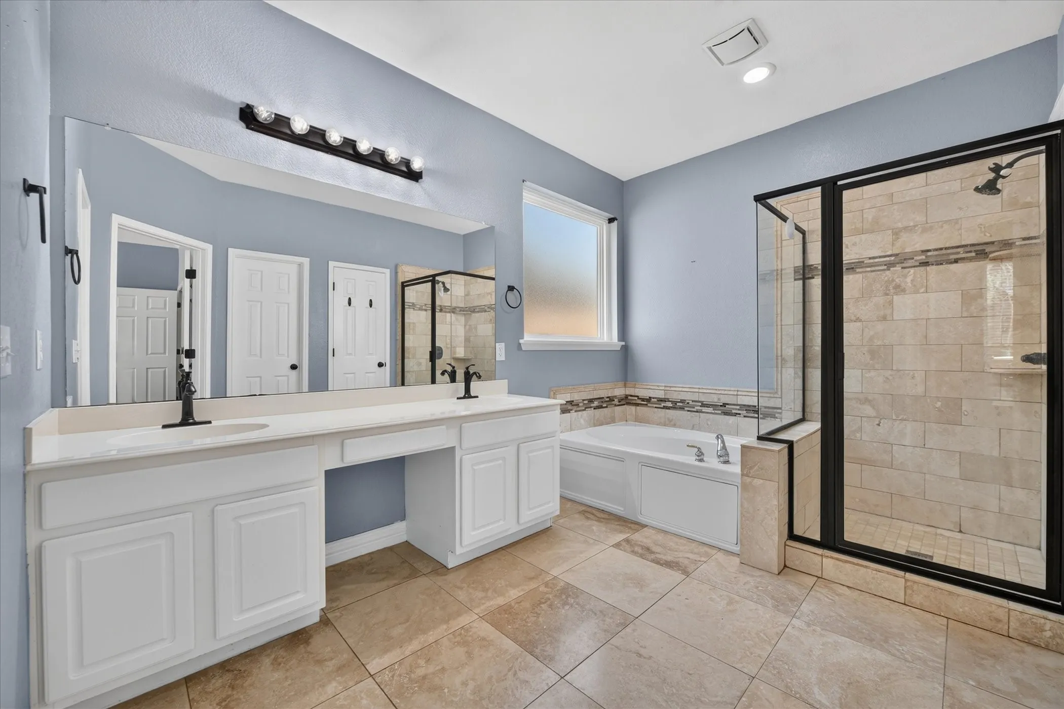 Single Family Residence For Sale in Denton County , 1515 Nightingale Lane, Corinth, Texas 76210, 4 Bedroom, 3 Bathroom, 2 Garage spaces, 2,465 Sqft, built in 1999, mls#21368266, Real Estate Agent in Corinth, Homes For Sale in Denton county, Homes For Sale in Corinth, Realtor in Corinth Texas, Real Estate Brokerage Independent Realty Texas, Luminita Cordes Realtor