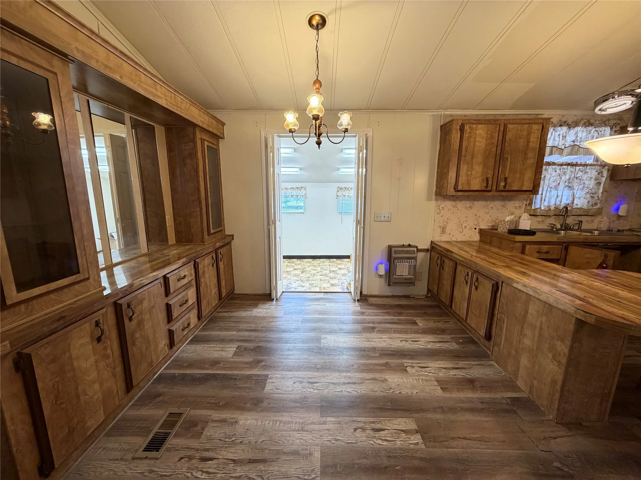 Manufactured Home For Sale in Ellis County , 804 Preston Road, Red Oak, Texas 75154, 3 Bedroom, 2 Bathroom, Garage spaces, 2,000 Sqft, built in 1984, mls#21369739, Real Estate Agent in Red Oak, Homes For Sale in Ellis county, Homes For Sale in Red Oak, Realtor in Red Oak Texas, Real Estate Brokerage Independent Realty Texas, Luminita Cordes Realtor