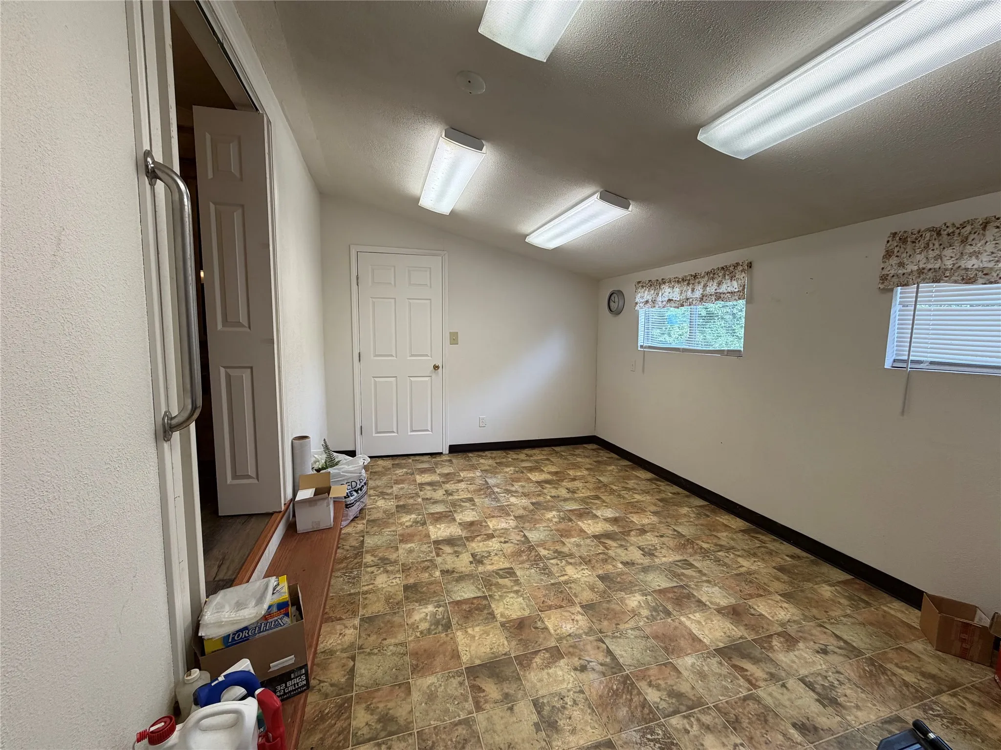 Manufactured Home For Sale in Ellis County , 804 Preston Road, Red Oak, Texas 75154, 3 Bedroom, 2 Bathroom, Garage spaces, 2,000 Sqft, built in 1984, mls#21369739, Real Estate Agent in Red Oak, Homes For Sale in Ellis county, Homes For Sale in Red Oak, Realtor in Red Oak Texas, Real Estate Brokerage Independent Realty Texas, Luminita Cordes Realtor