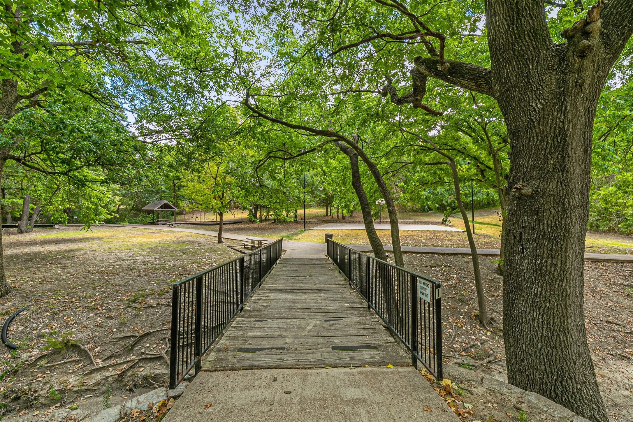 Single Family Residence For Sale in Rockwall County , 101 Reliance Court, Rockwall, Texas 75032, 4 Bedroom, 3 Bathroom, 2 Garage spaces, 3,100 Sqft, built in 1994, mls#21370487, Real Estate Agent in Rockwall, Homes For Sale in Rockwall county, Homes For Sale in Rockwall, Realtor in Rockwall Texas, Real Estate Brokerage Independent Realty Texas, Luminita Cordes Realtor