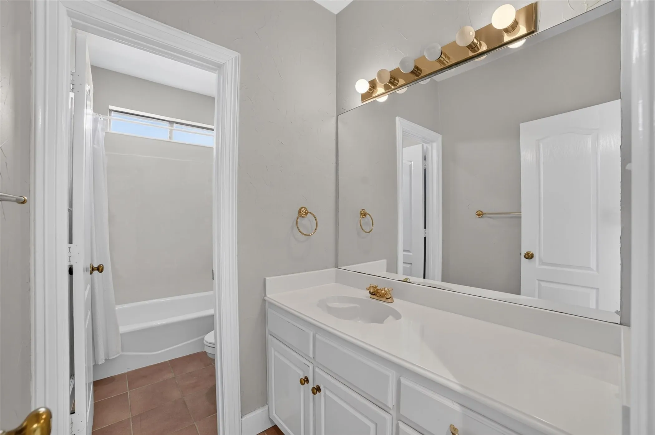 Single Family Residence For Sale in Rockwall County , 101 Reliance Court, Rockwall, Texas 75032, 4 Bedroom, 3 Bathroom, 2 Garage spaces, 3,100 Sqft, built in 1994, mls#21370487, Real Estate Agent in Rockwall, Homes For Sale in Rockwall county, Homes For Sale in Rockwall, Realtor in Rockwall Texas, Real Estate Brokerage Independent Realty Texas, Luminita Cordes Realtor