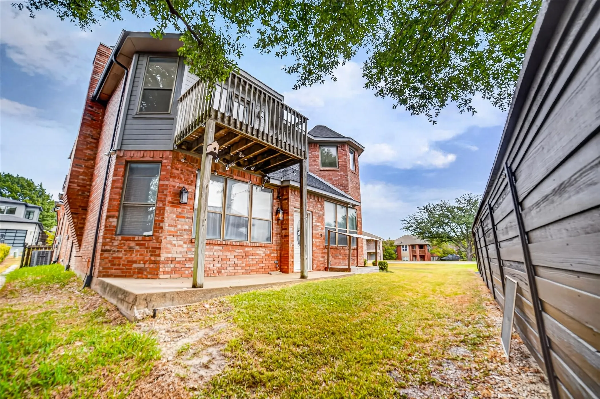 Single Family Residence For Sale in Rockwall County , 101 Reliance Court, Rockwall, Texas 75032, 4 Bedroom, 3 Bathroom, 2 Garage spaces, 3,100 Sqft, built in 1994, mls#21370487, Real Estate Agent in Rockwall, Homes For Sale in Rockwall county, Homes For Sale in Rockwall, Realtor in Rockwall Texas, Real Estate Brokerage Independent Realty Texas, Luminita Cordes Realtor