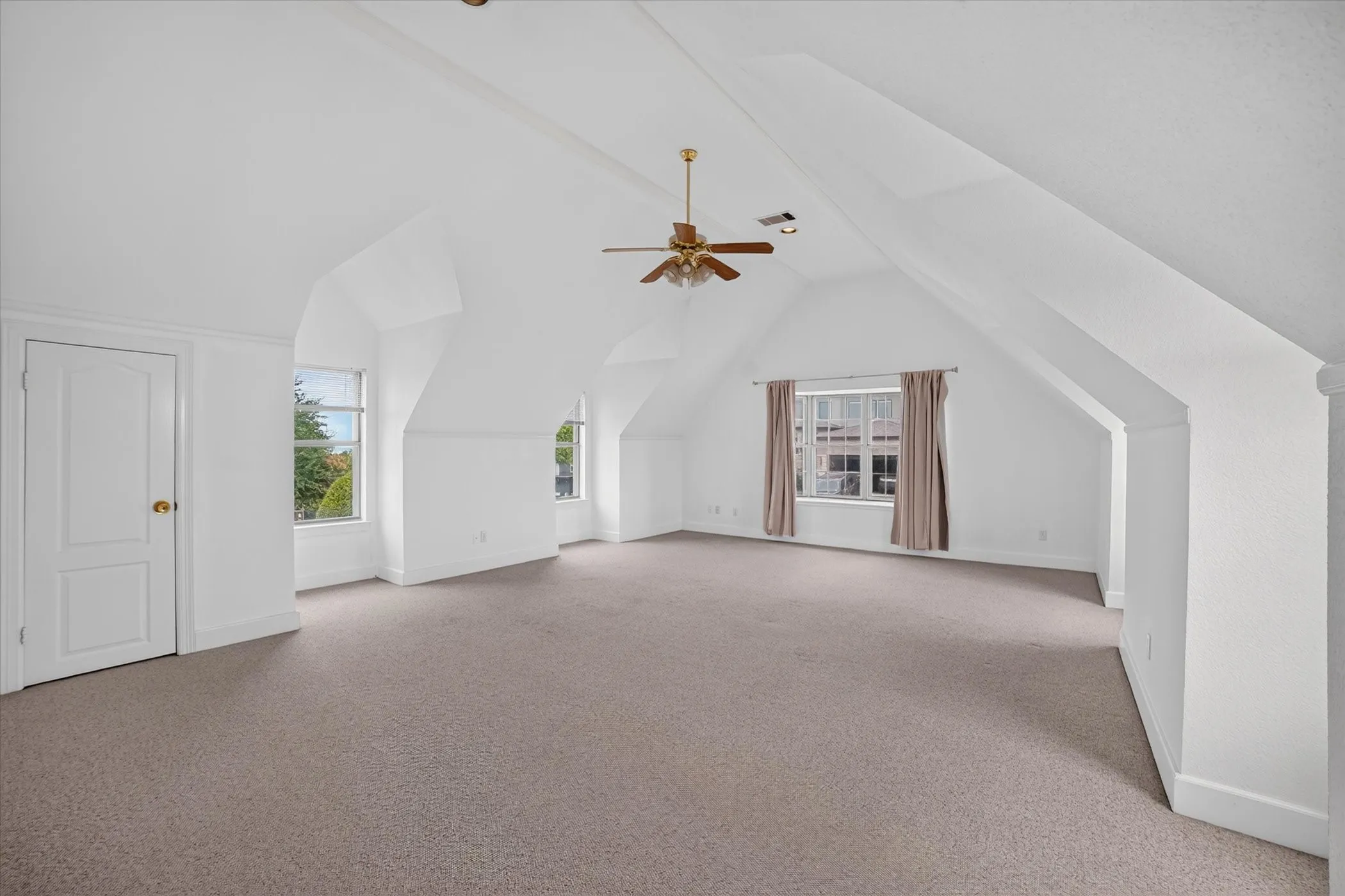 HUGE flex space, perfect for that 4th bedroom or game​​‌​​​​‌​​‌‌​‌‌​​​‌‌​‌​‌​‌​​​‌​​ room/media
