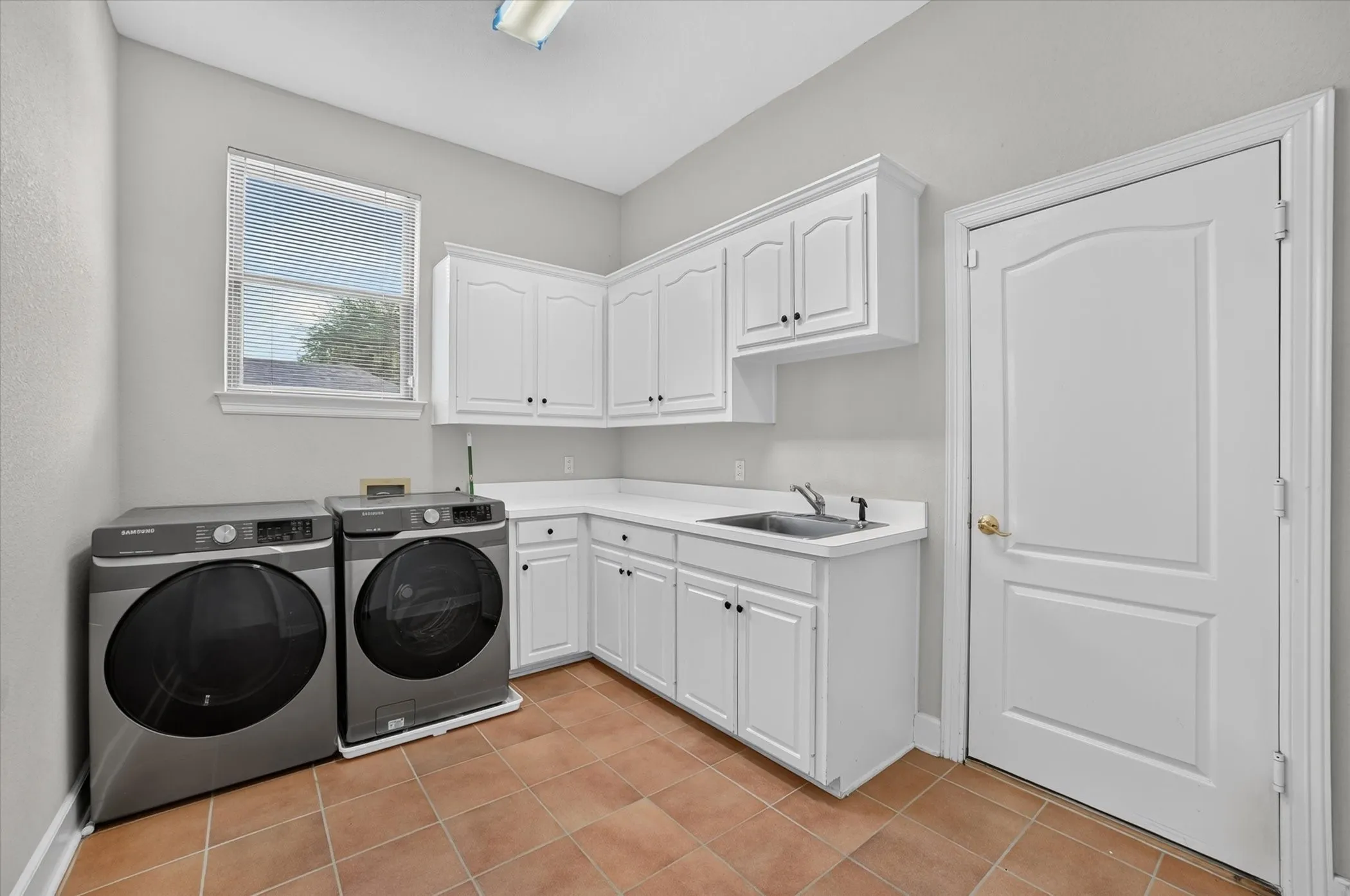 Single Family Residence For Sale in Rockwall County , 101 Reliance Court, Rockwall, Texas 75032, 4 Bedroom, 3 Bathroom, 2 Garage spaces, 3,100 Sqft, built in 1994, mls#21370487, Real Estate Agent in Rockwall, Homes For Sale in Rockwall county, Homes For Sale in Rockwall, Realtor in Rockwall Texas, Real Estate Brokerage Independent Realty Texas, Luminita Cordes Realtor