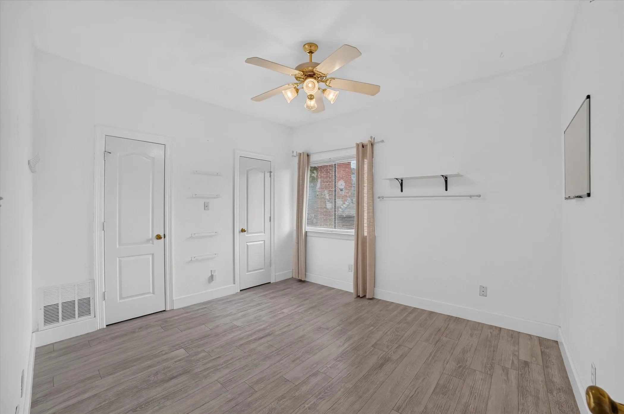 Single Family Residence For Sale in Rockwall County , 101 Reliance Court, Rockwall, Texas 75032, 4 Bedroom, 3 Bathroom, 2 Garage spaces, 3,100 Sqft, built in 1994, mls#21370487, Real Estate Agent in Rockwall, Homes For Sale in Rockwall county, Homes For Sale in Rockwall, Realtor in Rockwall Texas, Real Estate Brokerage Independent Realty Texas, Luminita Cordes Realtor