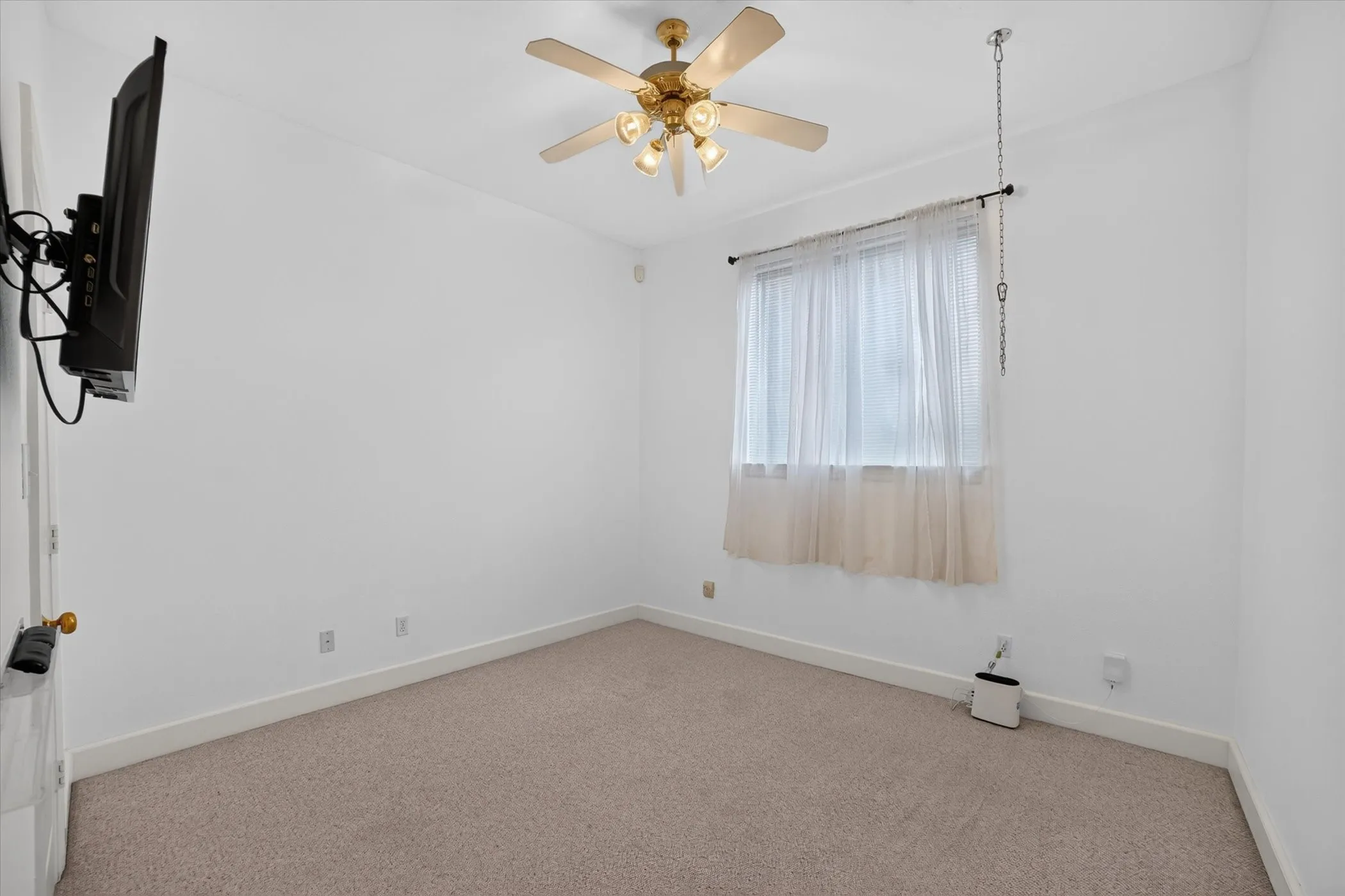 Single Family Residence For Sale in Rockwall County , 101 Reliance Court, Rockwall, Texas 75032, 4 Bedroom, 3 Bathroom, 2 Garage spaces, 3,100 Sqft, built in 1994, mls#21370487, Real Estate Agent in Rockwall, Homes For Sale in Rockwall county, Homes For Sale in Rockwall, Realtor in Rockwall Texas, Real Estate Brokerage Independent Realty Texas, Luminita Cordes Realtor