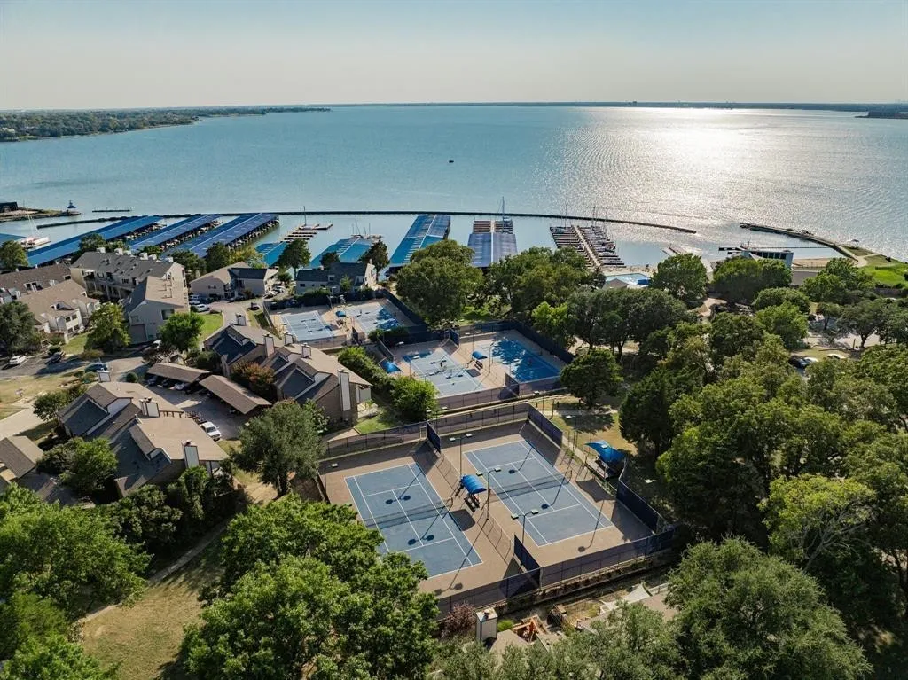 Single Family Residence For Sale in Rockwall County , 101 Reliance Court, Rockwall, Texas 75032, 4 Bedroom, 3 Bathroom, 2 Garage spaces, 3,100 Sqft, built in 1994, mls#21370487, Real Estate Agent in Rockwall, Homes For Sale in Rockwall county, Homes For Sale in Rockwall, Realtor in Rockwall Texas, Real Estate Brokerage Independent Realty Texas, Luminita Cordes Realtor