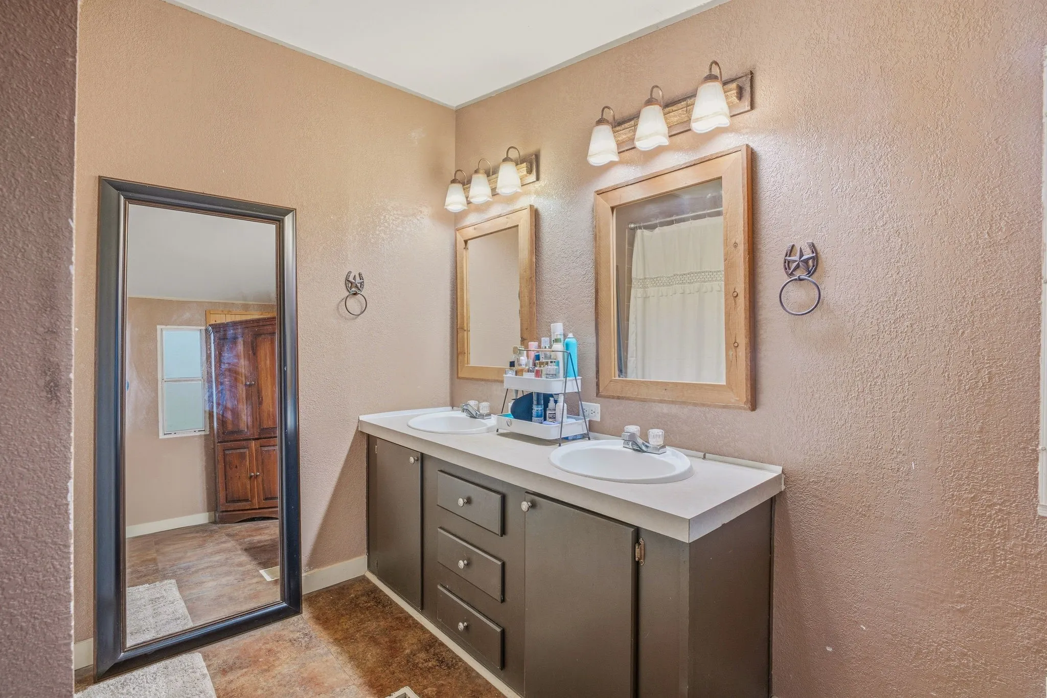 Single Family Residence For Sale in Erath County , 11555 N US Highway 377, Stephenville, Texas 76401, 3 Bedroom, 2 Bathroom, Garage spaces, 1,792 Sqft, built in 2000, mls#21369015, Real Estate Agent in Stephenville, Homes For Sale in Erath county, Homes For Sale in Stephenville, Realtor in Stephenville Texas, Real Estate Brokerage Independent Realty Texas, Luminita Cordes Realtor